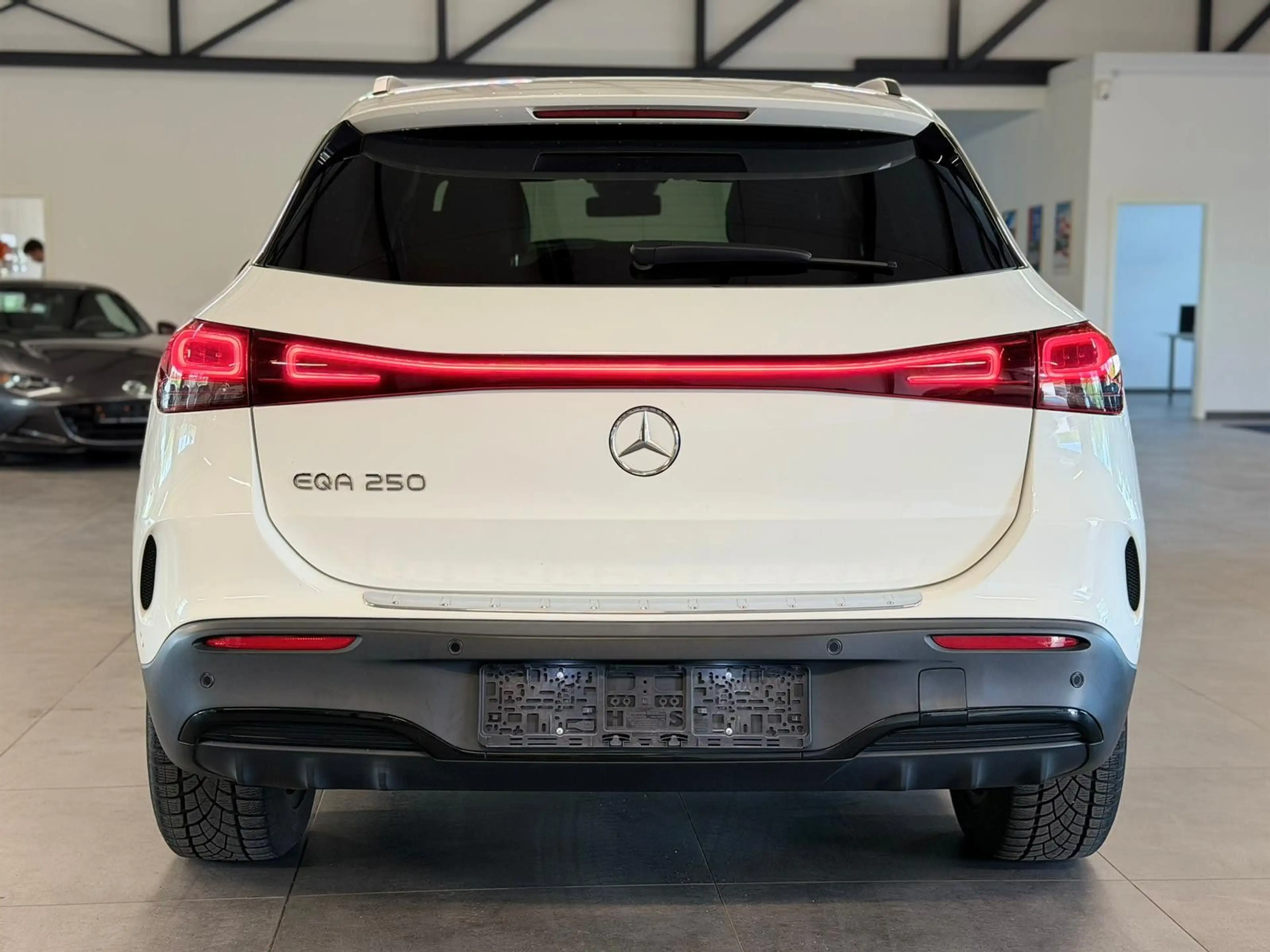 Mercedes-Benz EQA EQA 250 AMG NIGHT+LED+KAM+TEMP+94,6SOH — photo 7