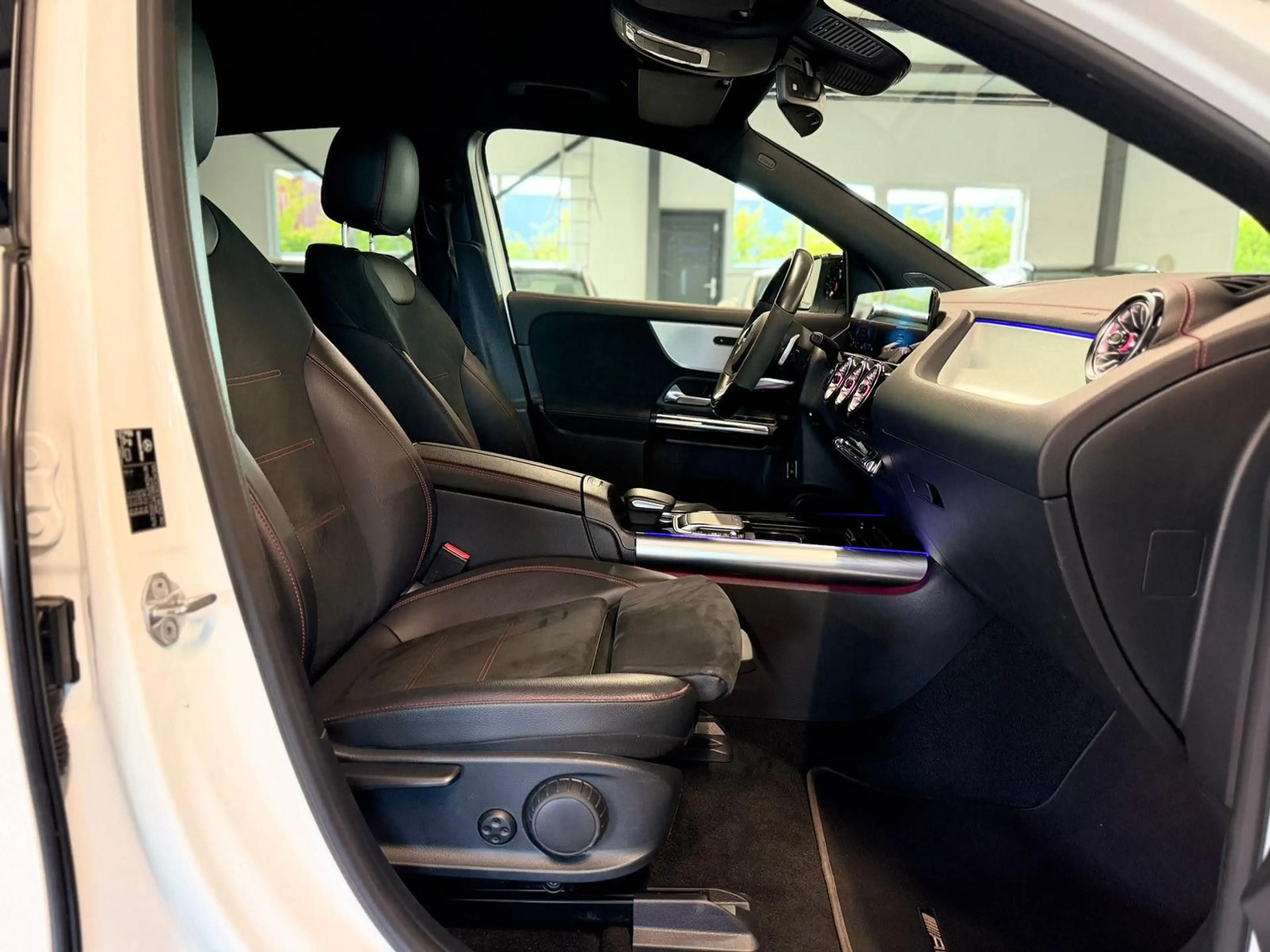 Mercedes-Benz EQA EQA 250 AMG NIGHT+LED+KAM+TEMP+94,6SOH — photo 14