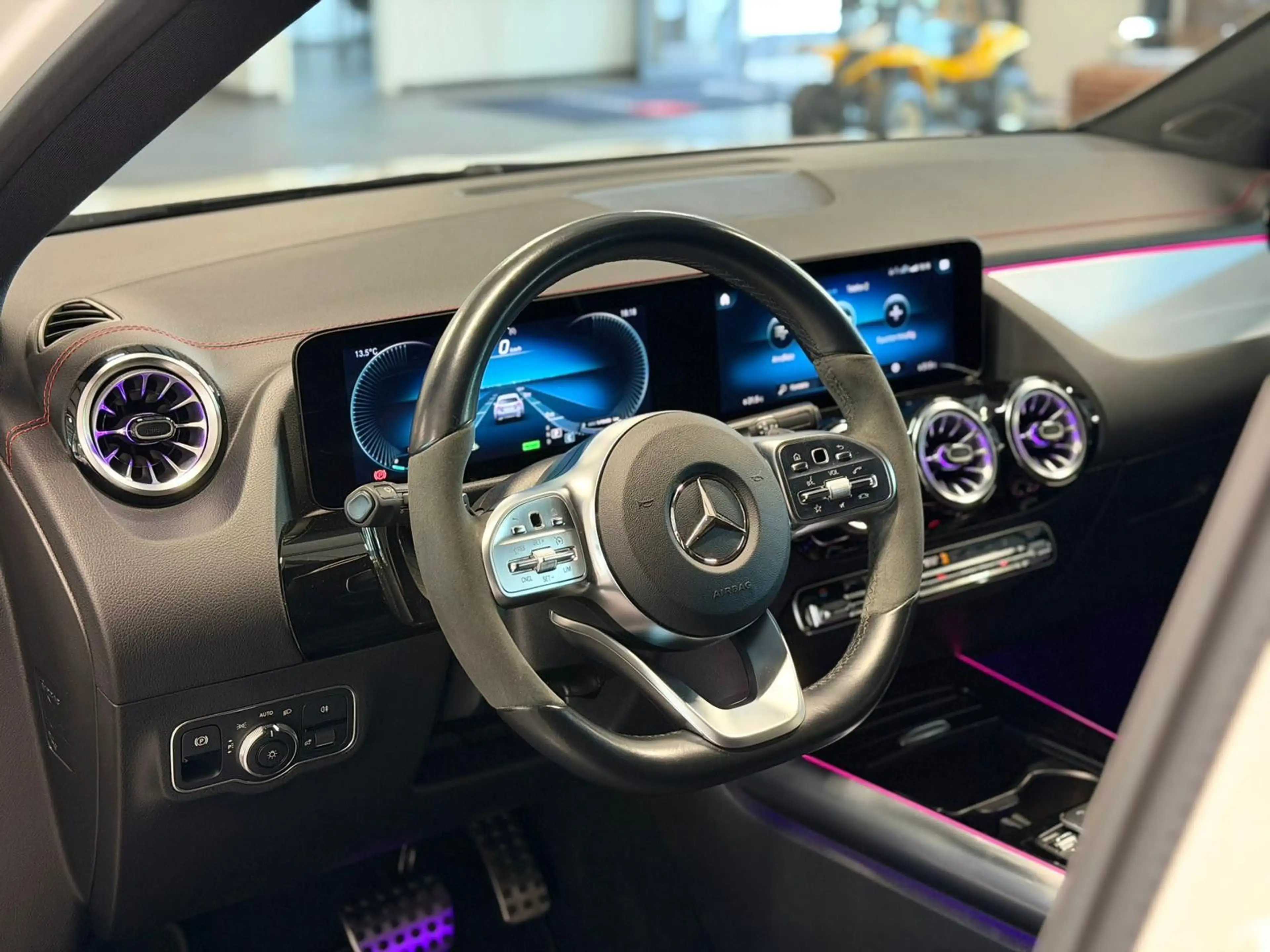 Mercedes-Benz EQA EQA 250 AMG NIGHT+LED+KAM+TEMP+94,6SOH — photo 11