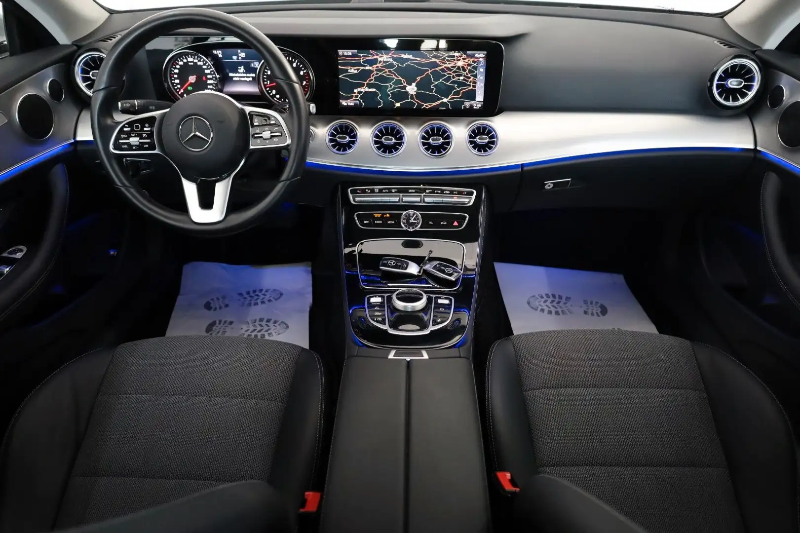 Mercedes-Benz E 200 CoupeAvantgarde,T.Leder,Navi,LED,Kamera,WR Argintiu - 2