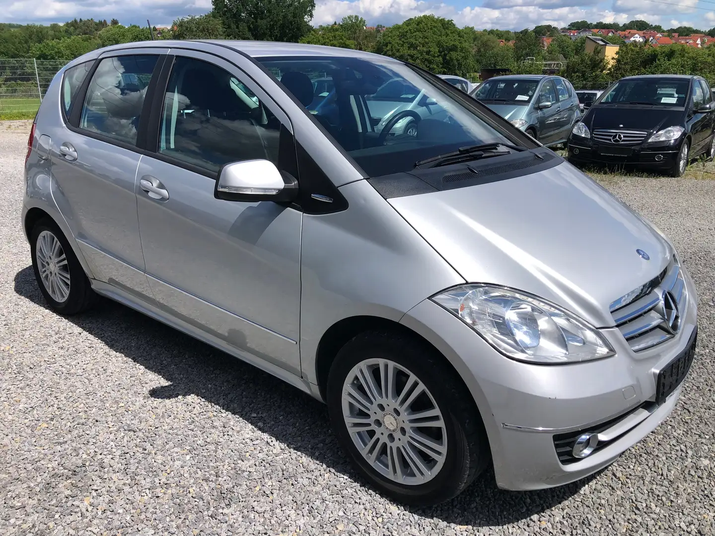 Mercedes-Benz A 160 Autotronic ELEGANCE*NAVI*SHZ*2.Hand* Silber - 2