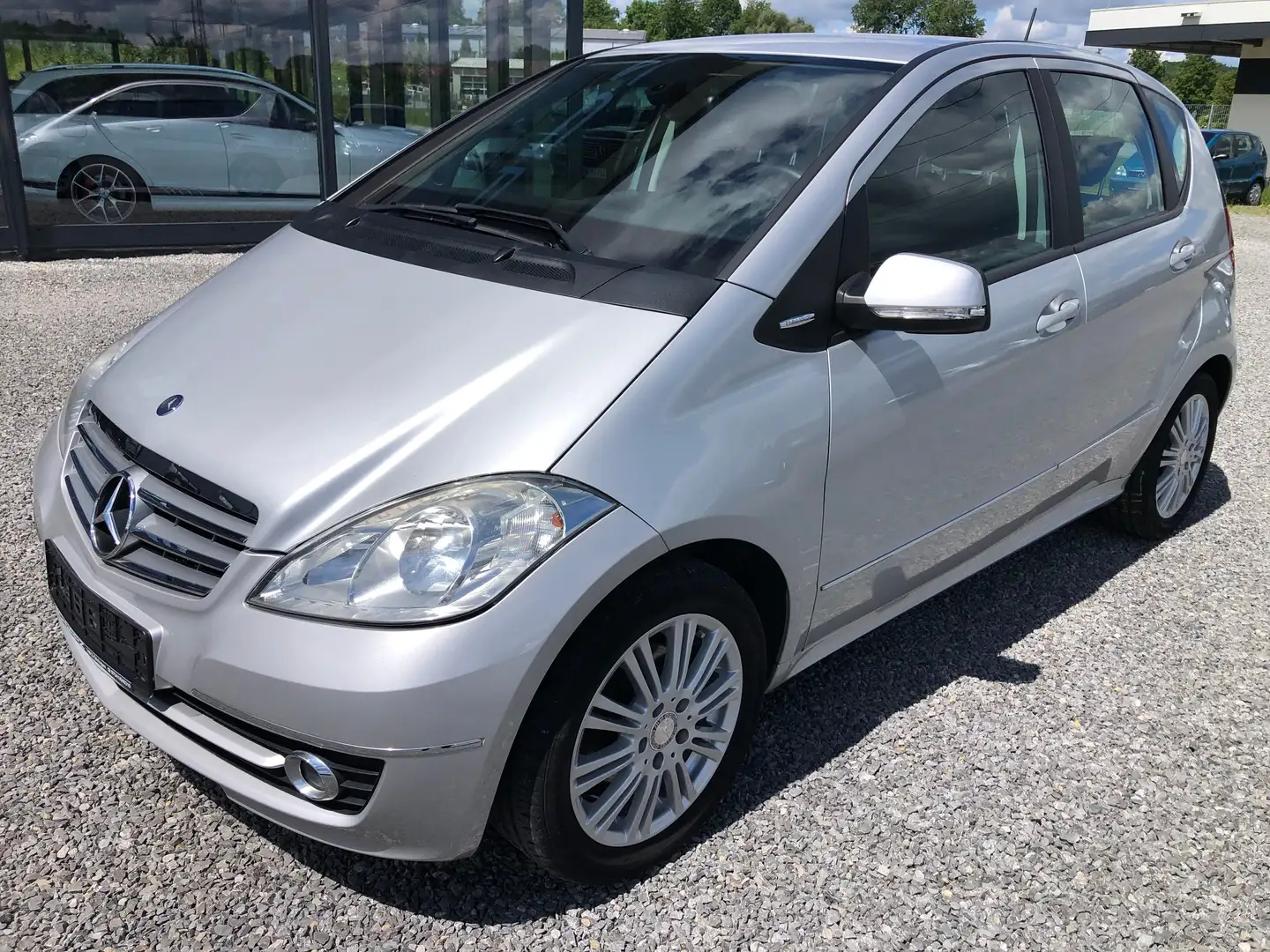 Mercedes-Benz A 160 Autotronic ELEGANCE*NAVI*SHZ*2.Hand* Silber - 1