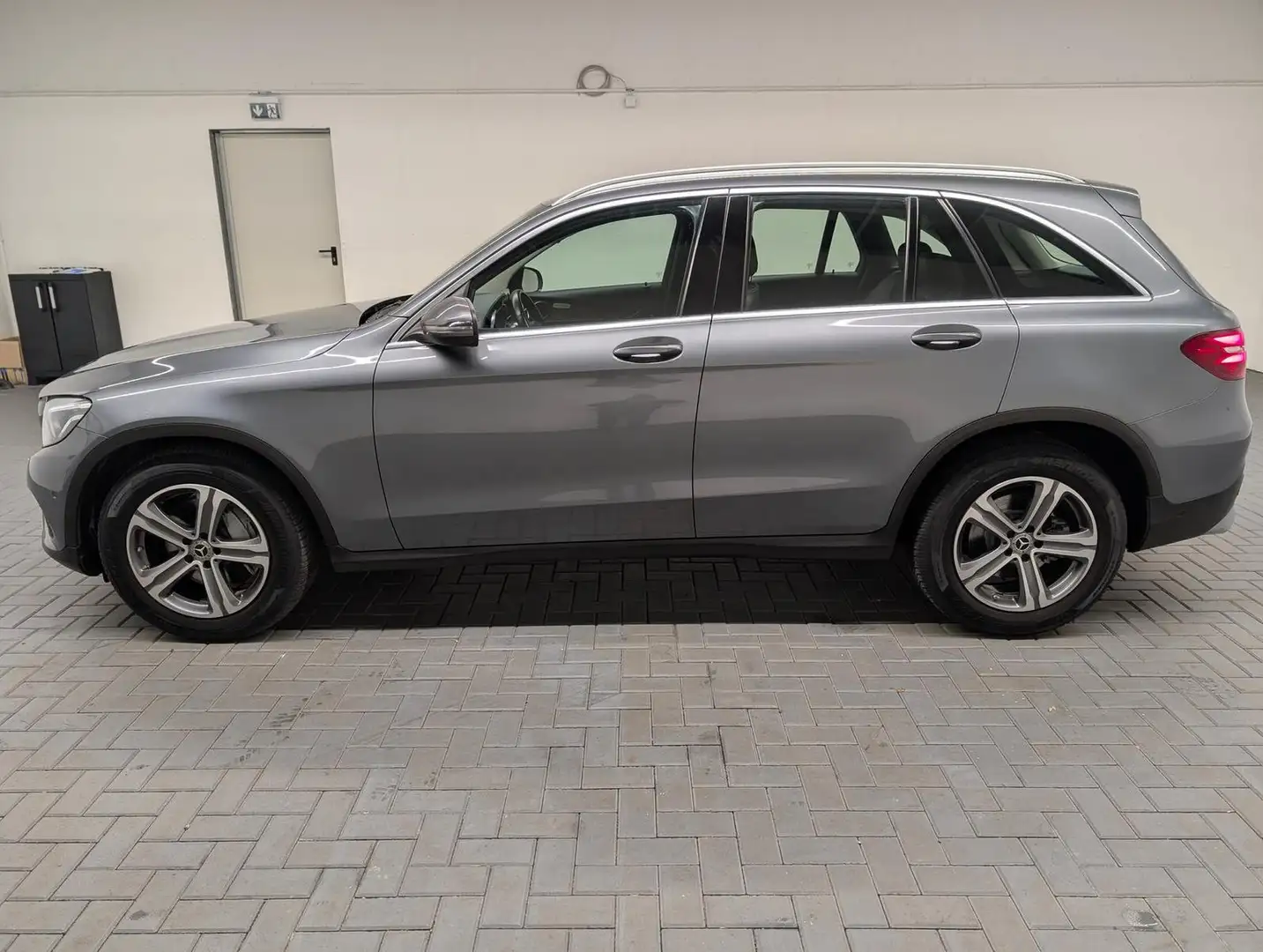 Mercedes-Benz GLC 350 d 4Matic LED/Navi/SHZ/PDC/Tempomat Grau - 2