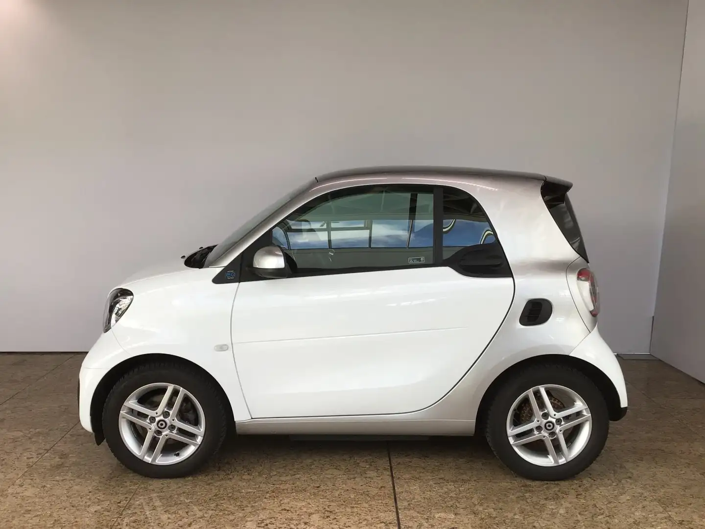 smart forTwo smart EQ fortwo Exclusive/22 kW/JBL/Pano/Passion Weiß - 2