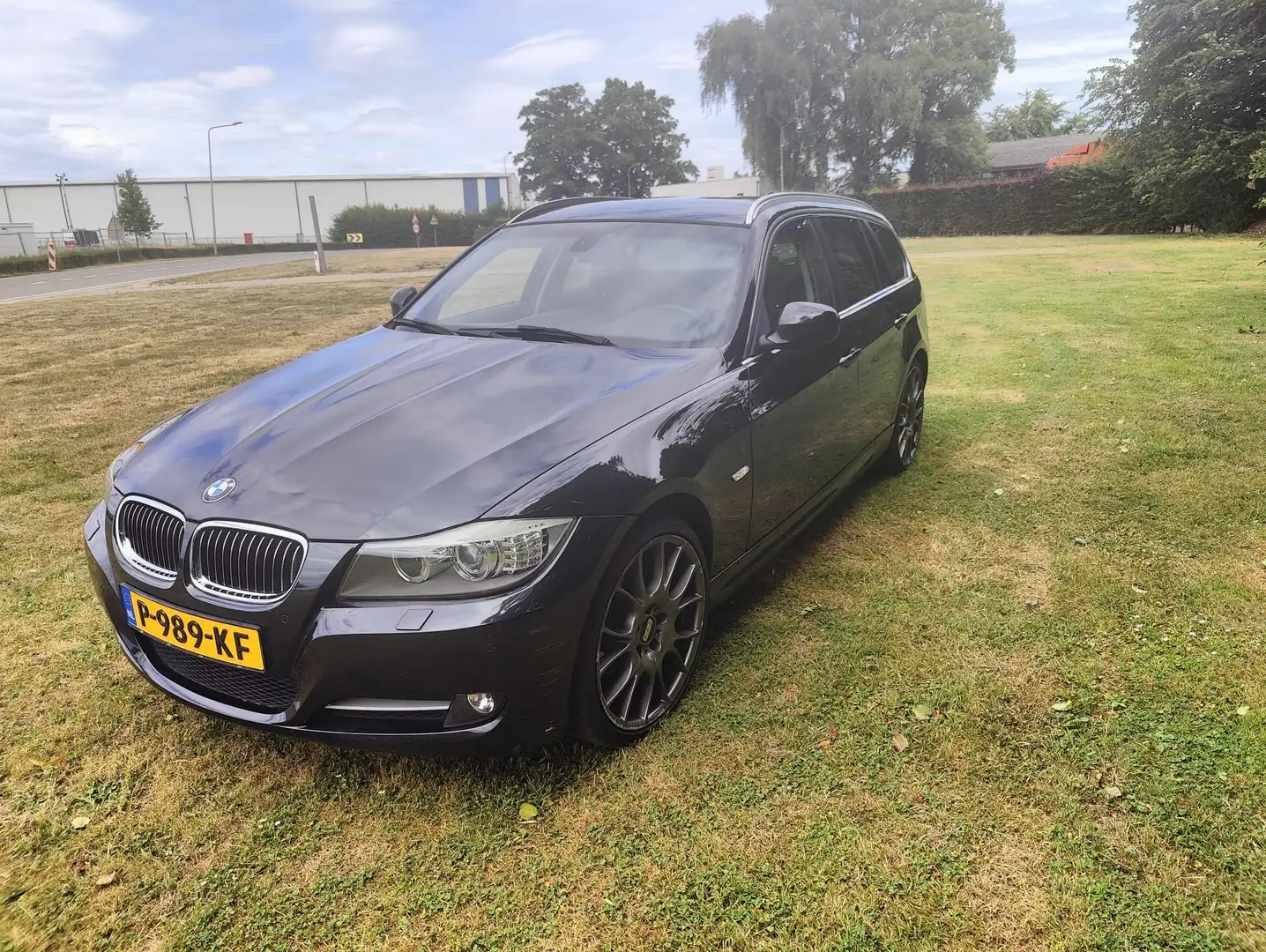 BMW 330 330 318i High Executive Zwart - 1