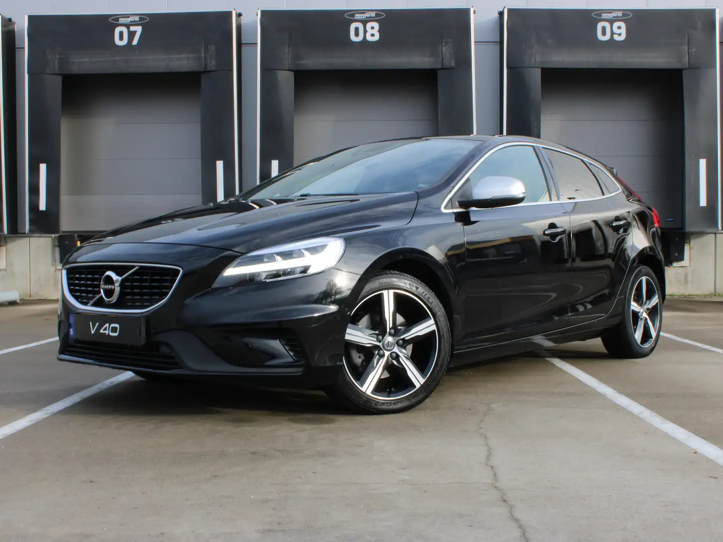 Volvo V40 T4 Business Sport | Panoramadak | Dealer onderhoud Negro - 1