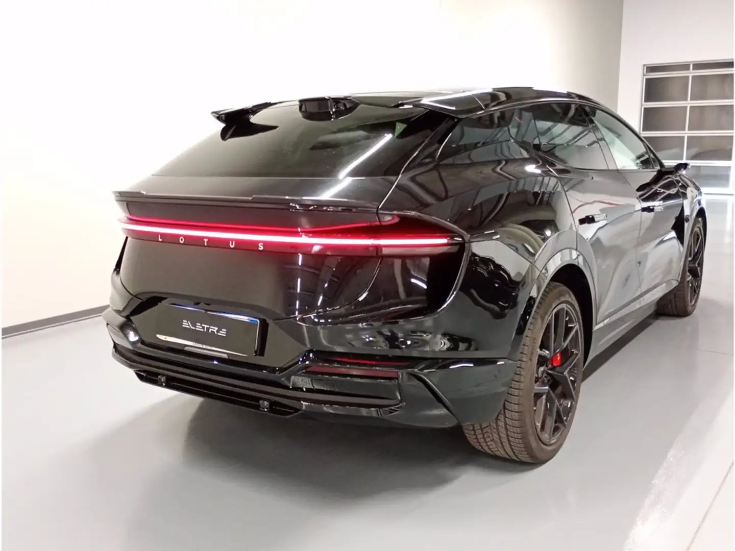 Lotus Eletre S Schwarz - 2