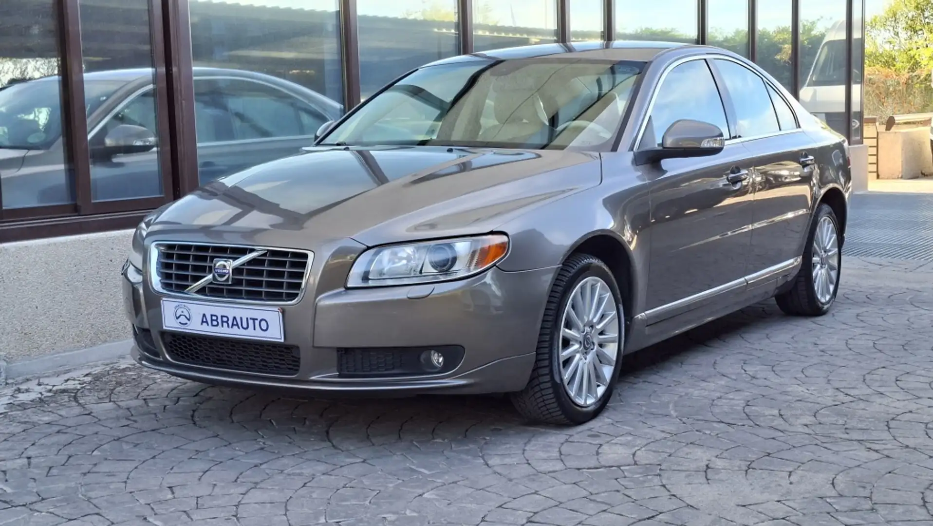 Volvo S80 2.4D Summum Aut. Beige - 2