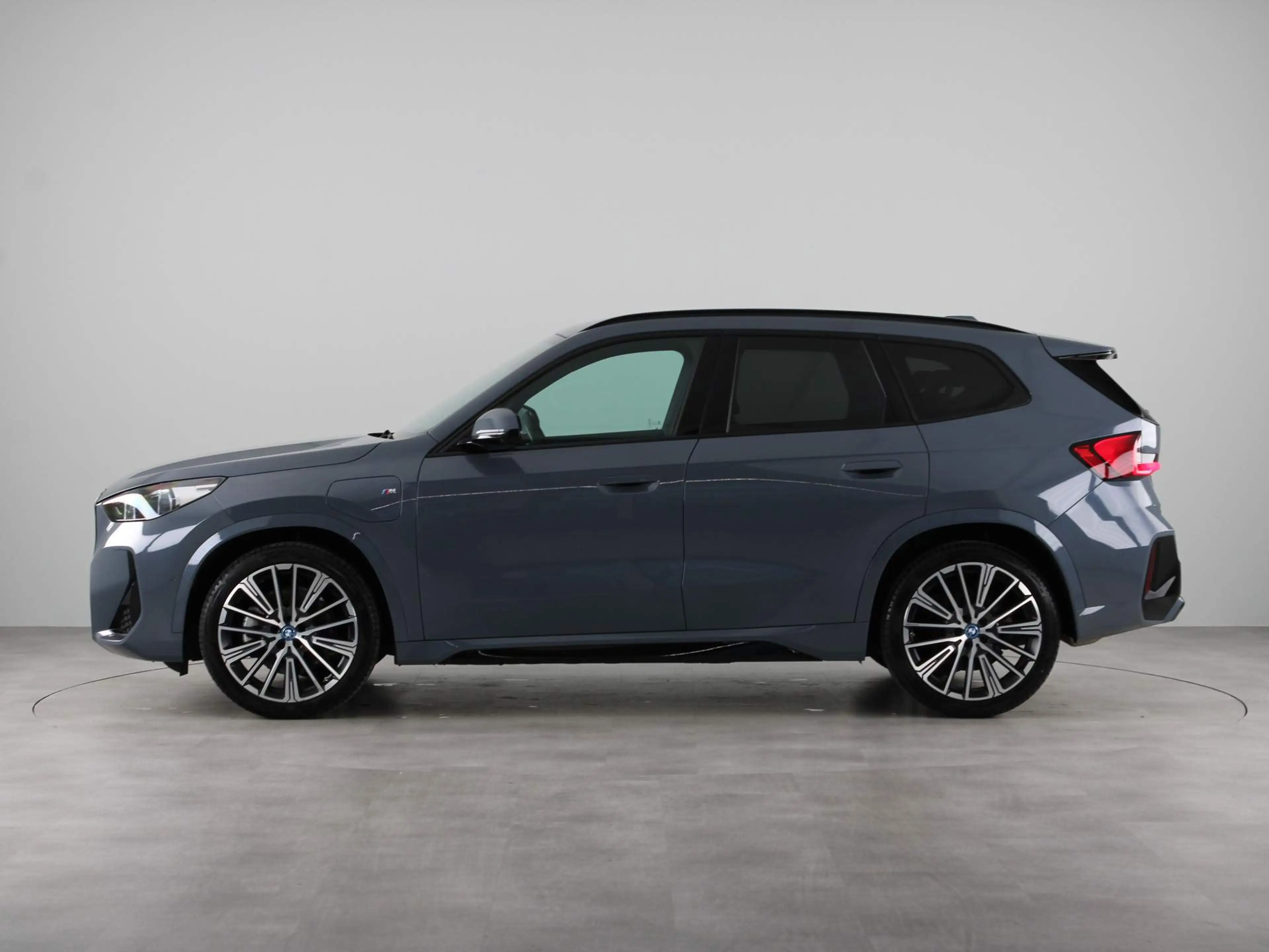 BMW X1 xDrive30e — photo 13
