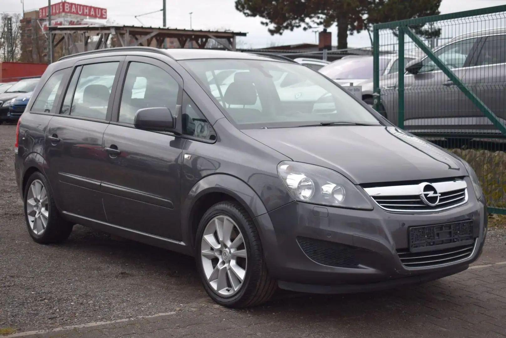 Opel Zafira B Family Grau - 2