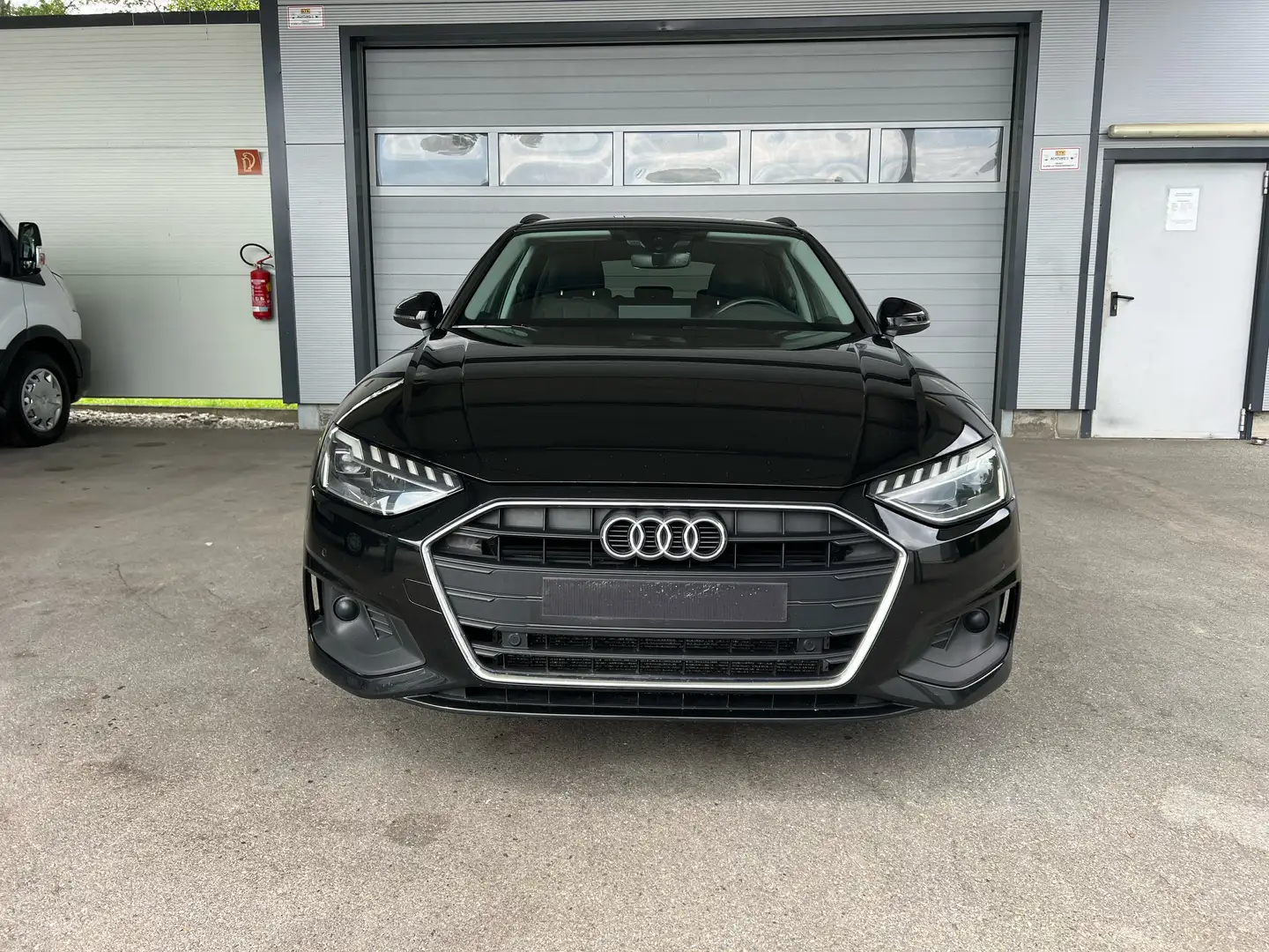 Audi A4 Avant 35 TDI S-tronic LED/AHV/ASSISTENTEN/18''ALU Schwarz - 1
