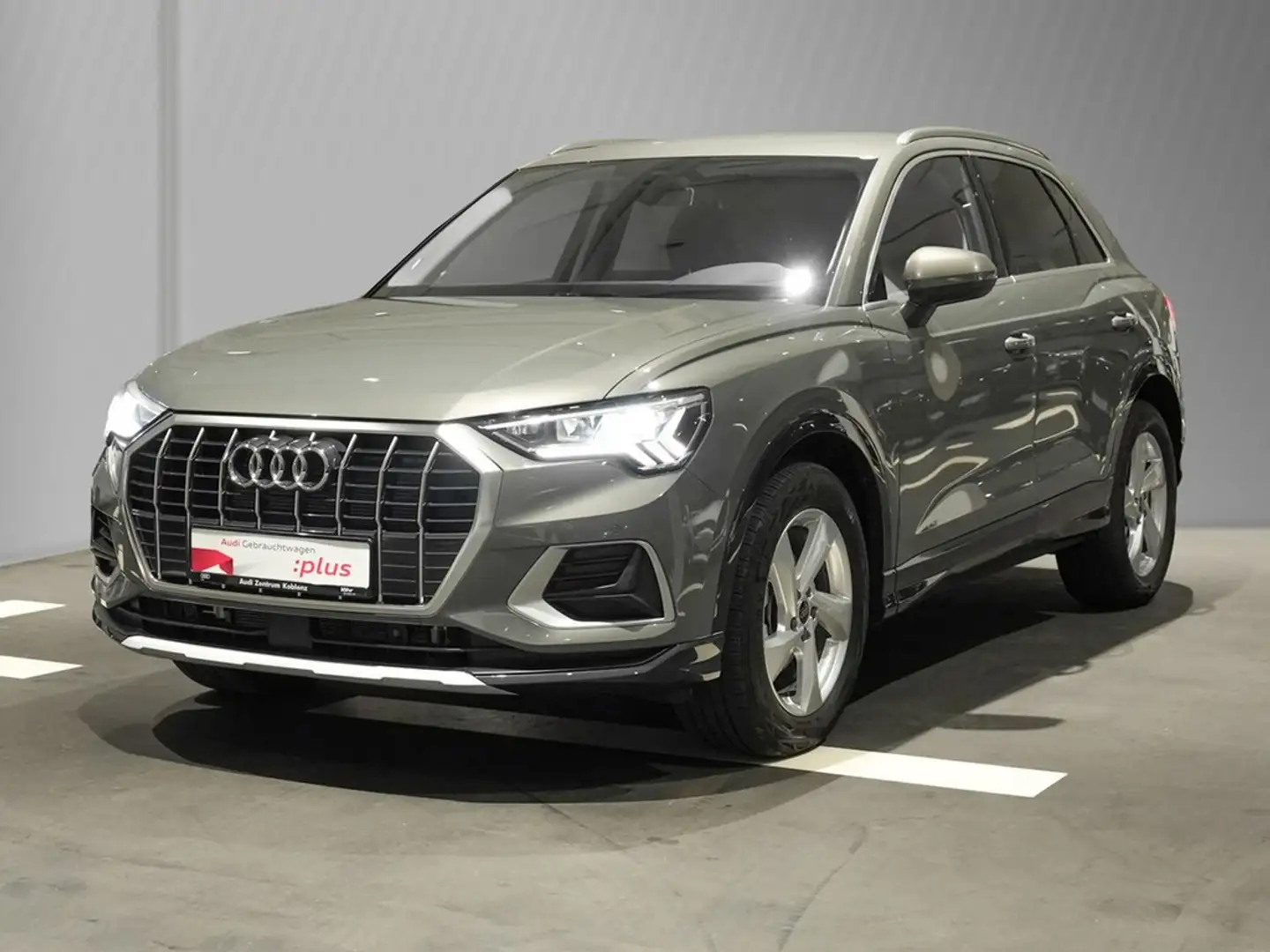 Audi Q3 35 TDI advanced s-tronic AHK ACC LED+ Navi Grau - 2