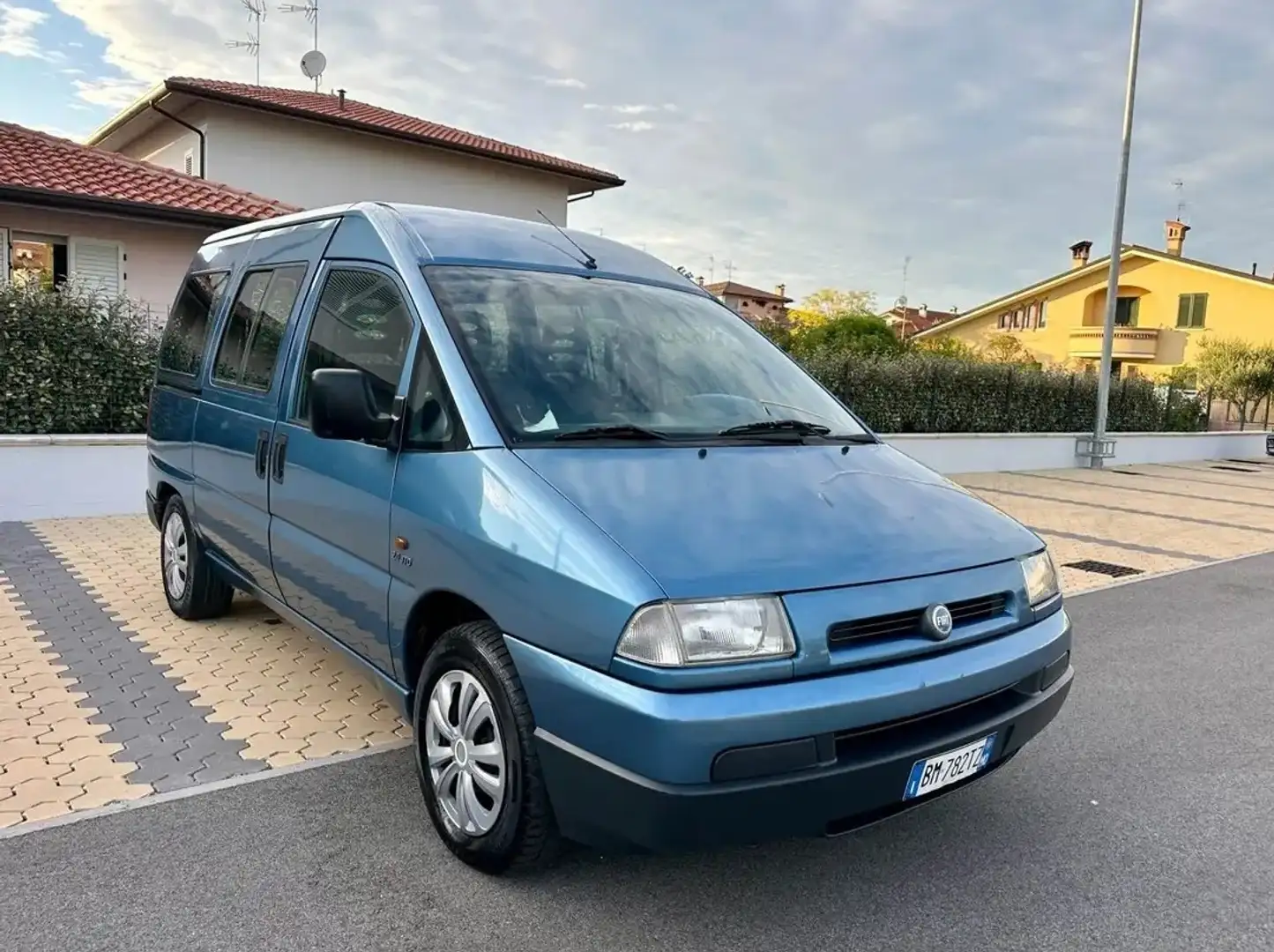 Fiat Scudo COMBI 6 posti Blauw - 2