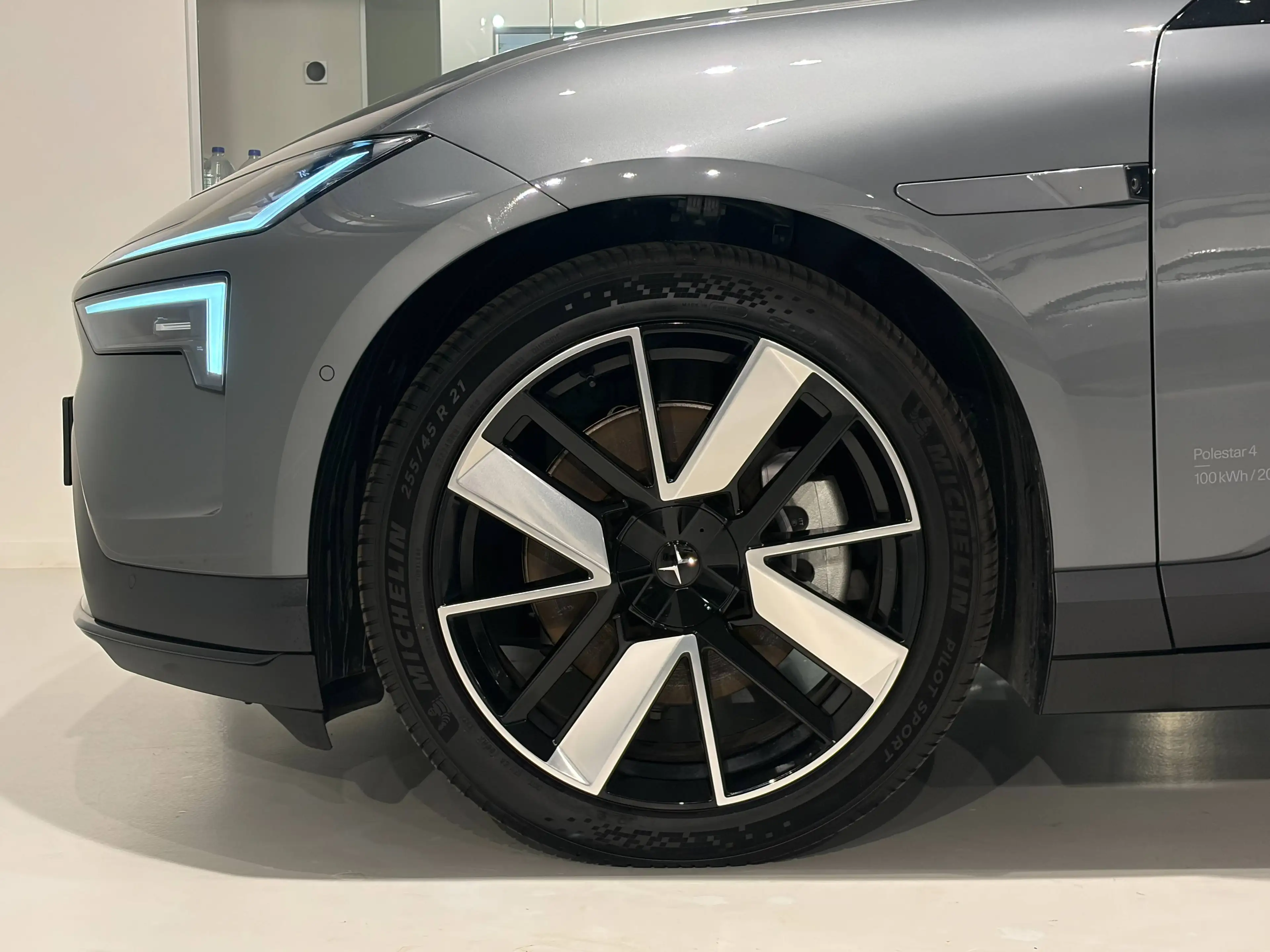 Polestar 4 Polestar 4 100 kWh LRSM + Pilot + Plus Pack — photo 3