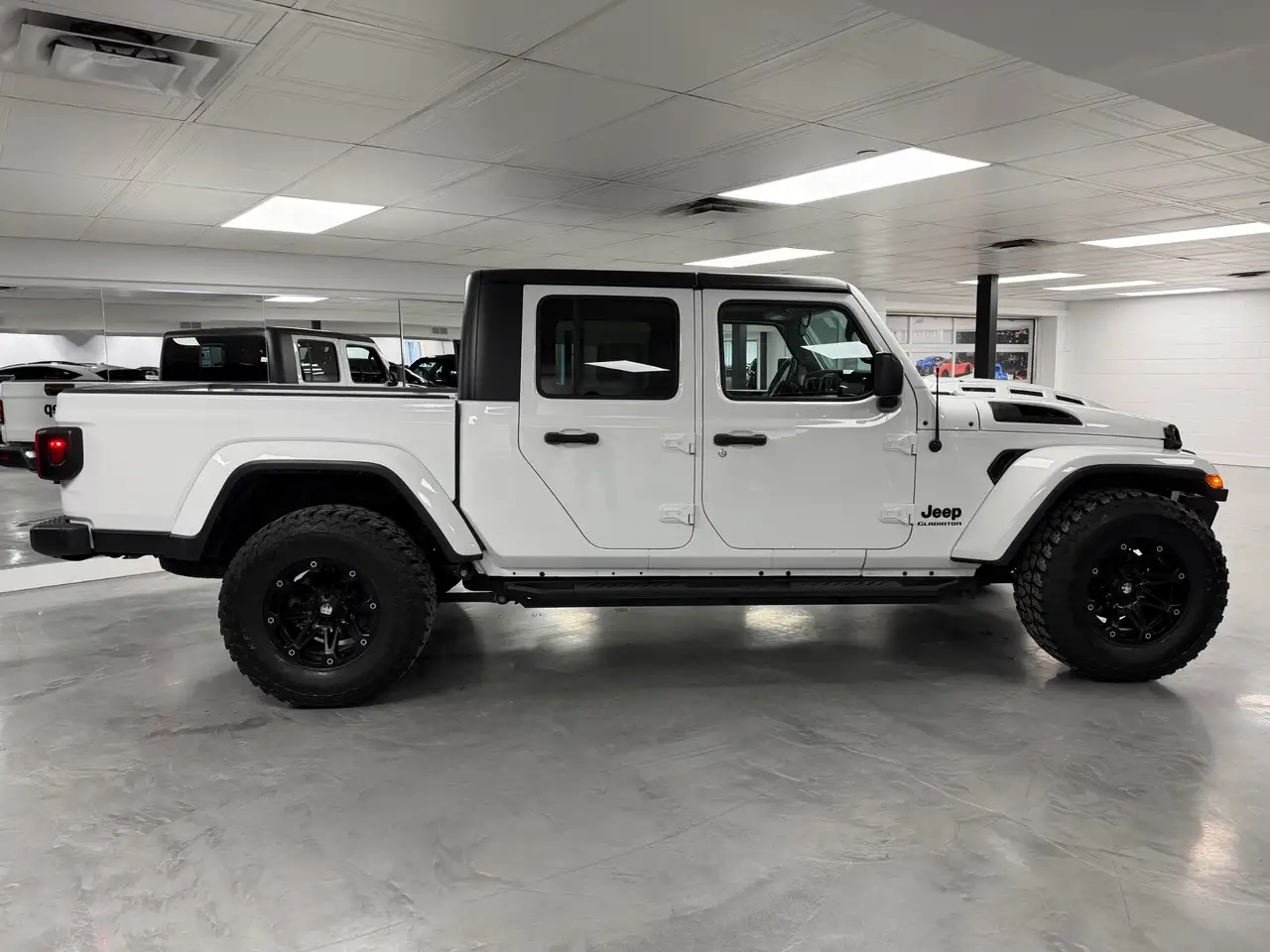 Jeep Gladiator photo Jeep Gladiator