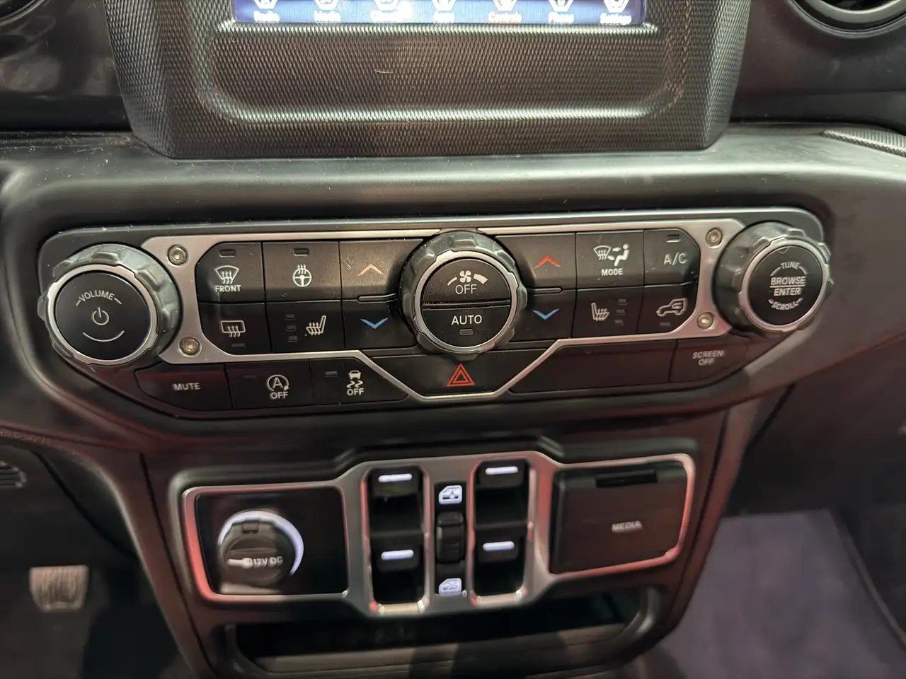 Jeep Gladiator photo Jeep Gladiator