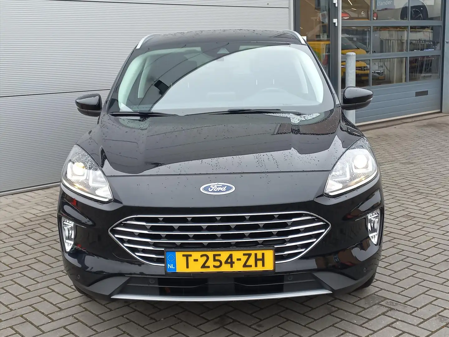 Ford Kuga 2.5 PHEV 225pk Automaat Titanium | Climate control Zwart - 2