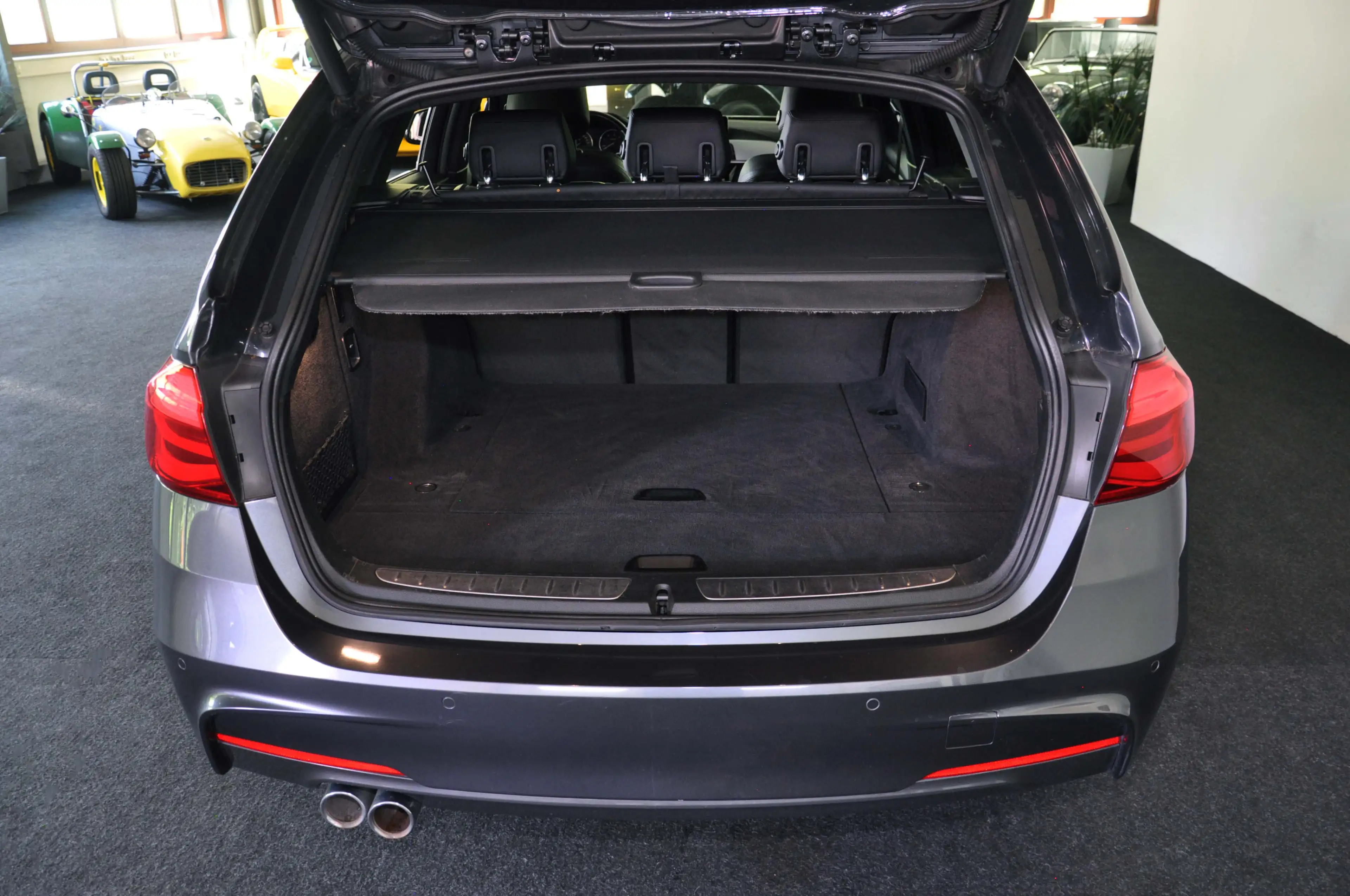 BMW 325 d Touring (Facelift) ! M-Paket ! Leder-Sportsitze ! Shadow Line ! Panorama ! Head Up Display ! — photo 13