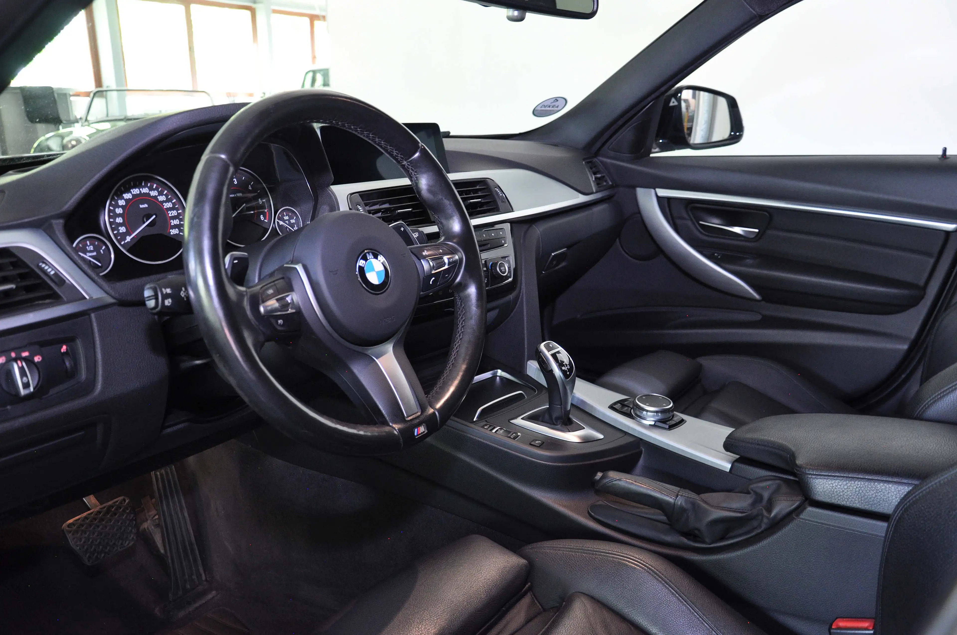 BMW 325 d Touring (Facelift) ! M-Paket ! Leder-Sportsitze ! Shadow Line ! Panorama ! Head Up Display ! — photo 6