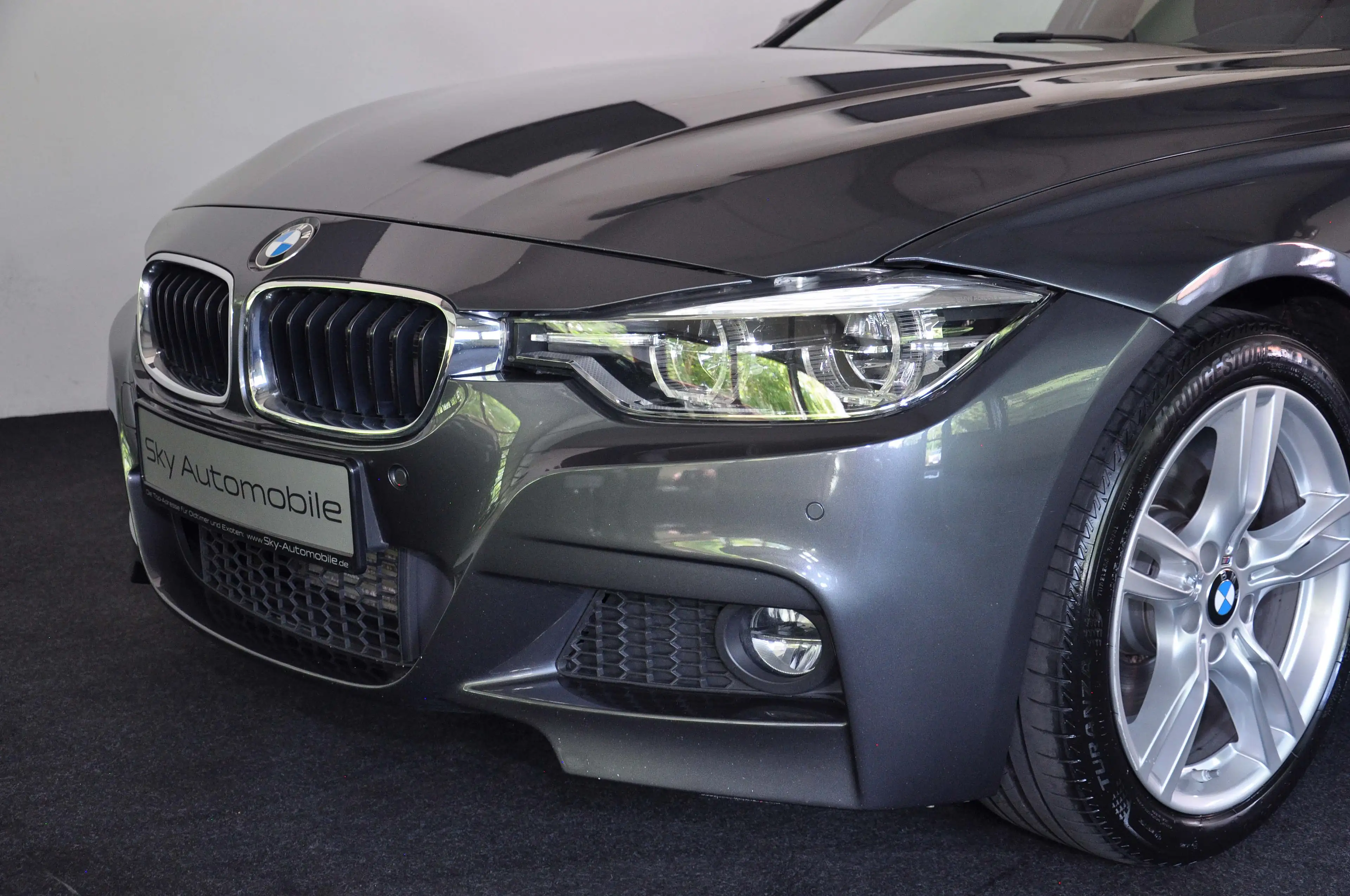 BMW 325 d Touring (Facelift) ! M-Paket ! Leder-Sportsitze ! Shadow Line ! Panorama ! Head Up Display ! — photo 4