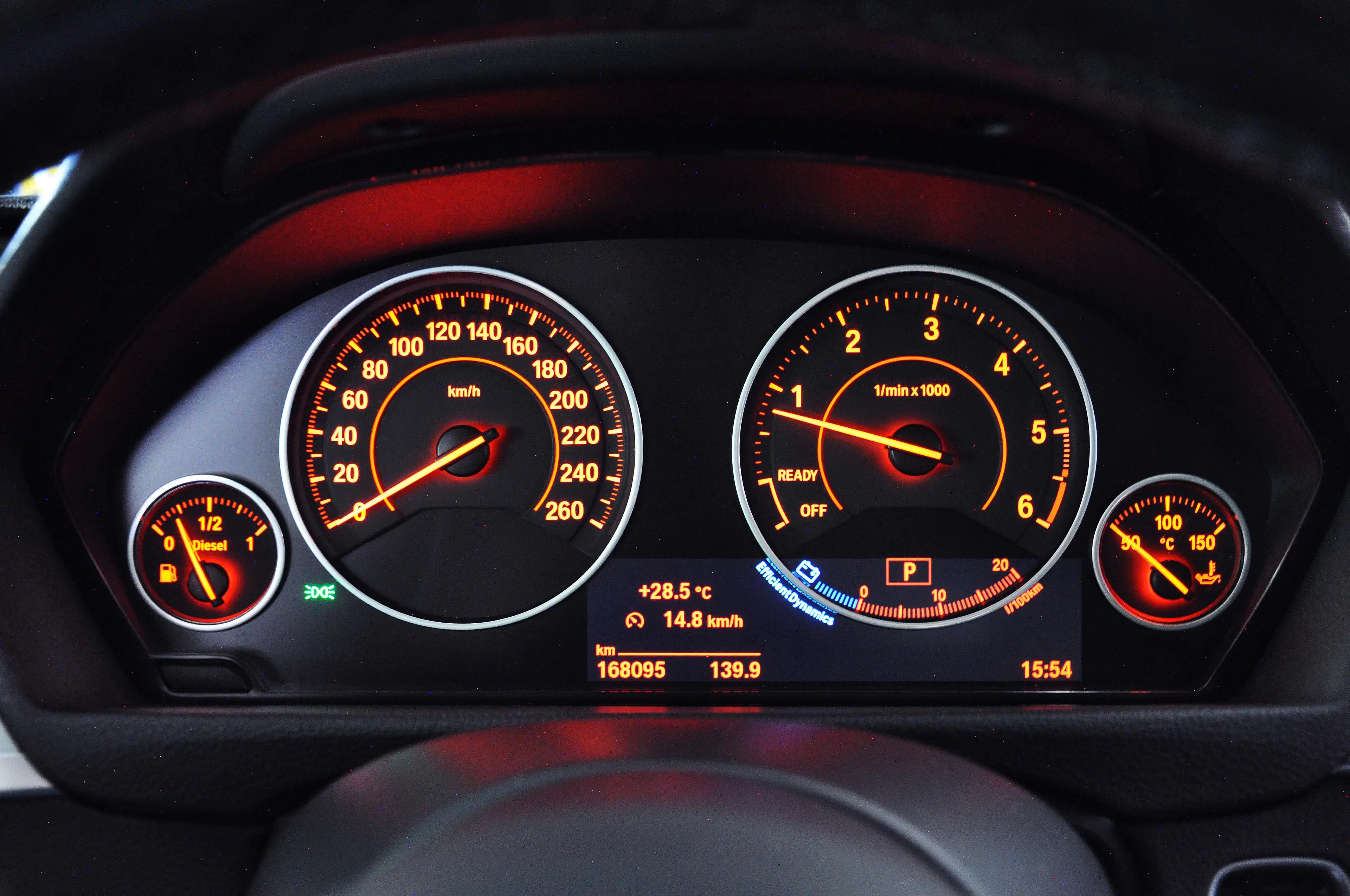 BMW 325 d Touring (Facelift) ! M-Paket ! Leder-Sportsitze ! Shadow Line ! Panorama ! Head Up Display ! — photo 12