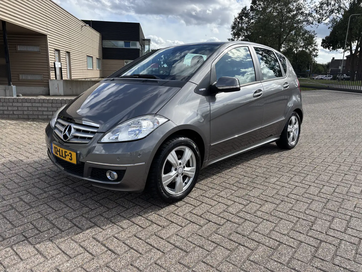 Mercedes-Benz A 160 BlueEFFICIENCY Avantgarde [ ecc,audio,lmv,pdc ] Grijs - 1
