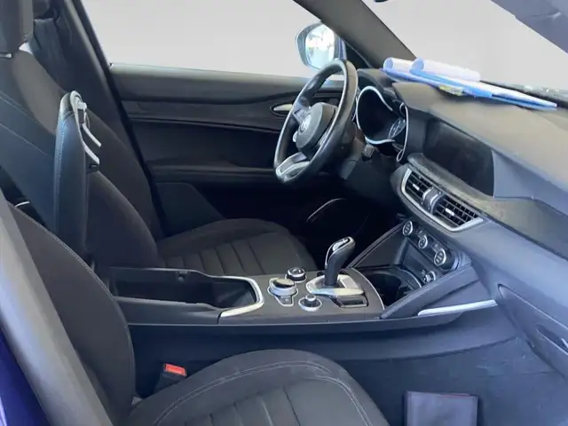 Alfa Romeo Stelvio view 3