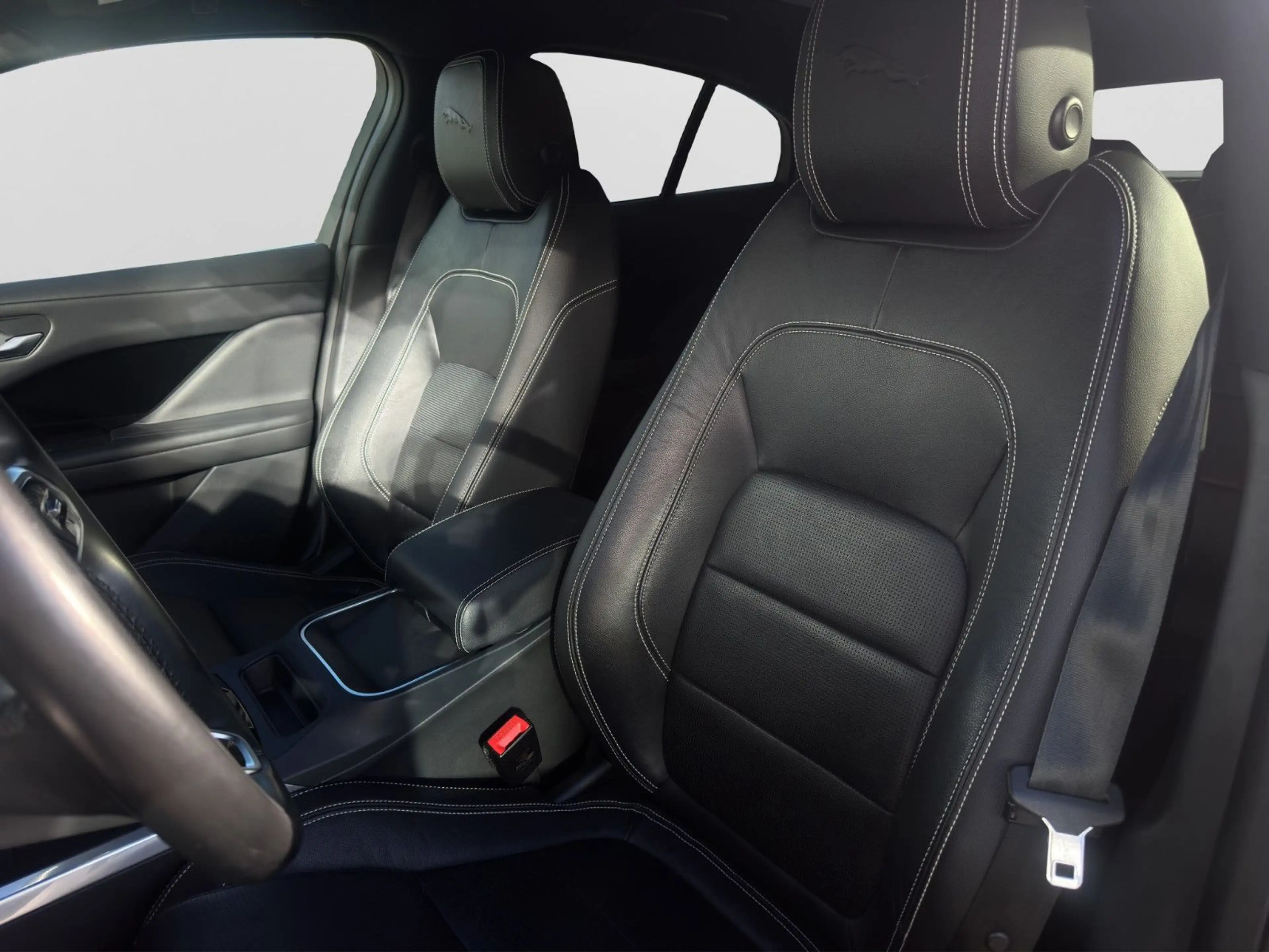 Jaguar I-Pace EV400 S |AWD|Pano|Keyless|Standheiz|Sound — photo 12