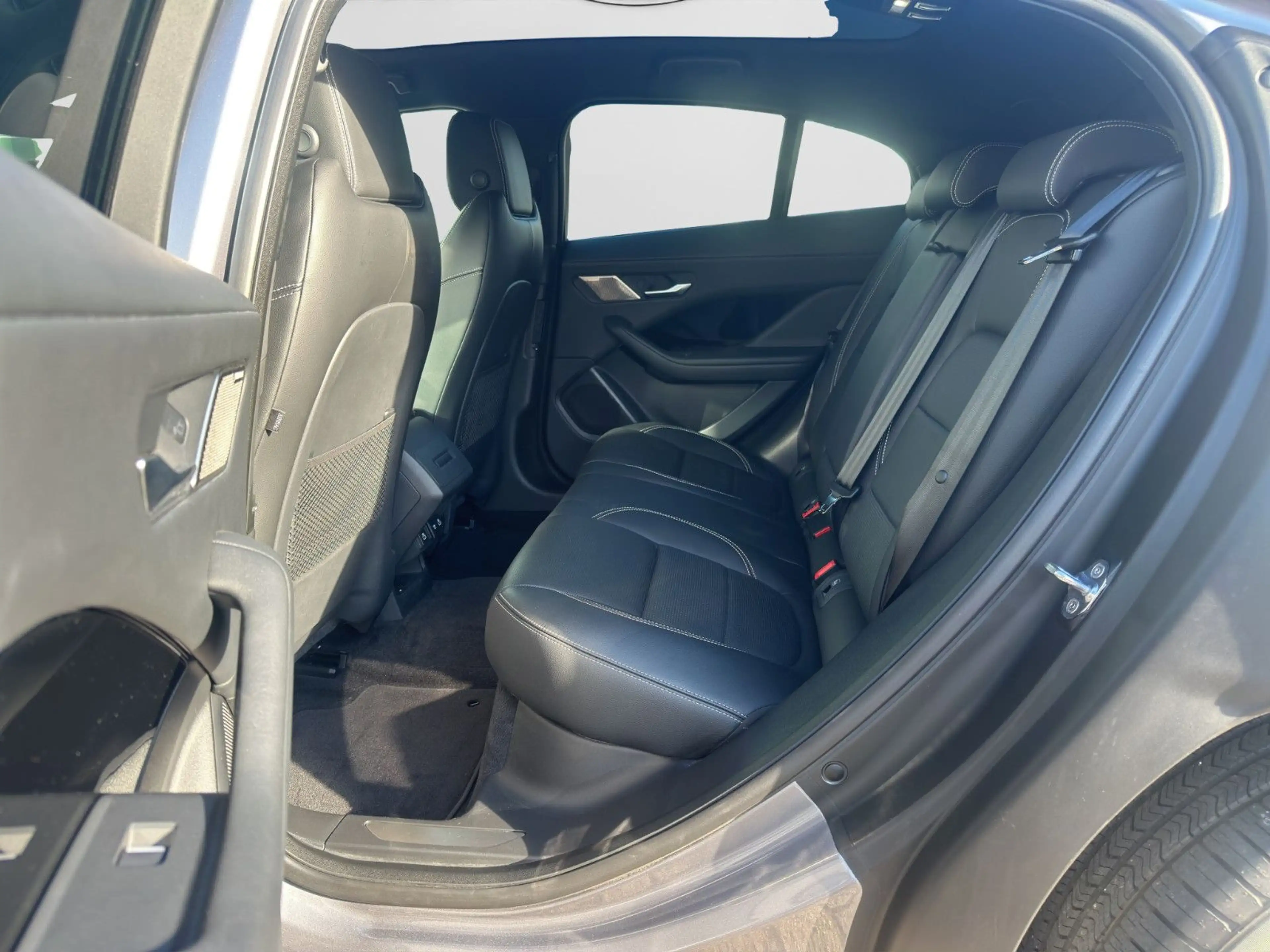 Jaguar I-Pace EV400 S |AWD|Pano|Keyless|Standheiz|Sound — photo 13