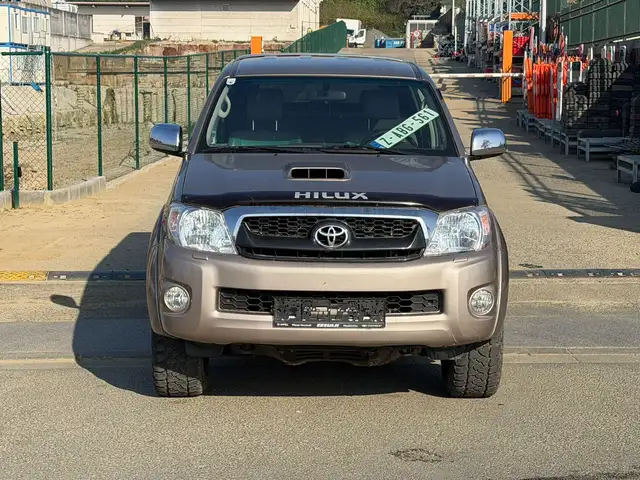 Toyota Hilux 3.0 D-4D 4WD SR