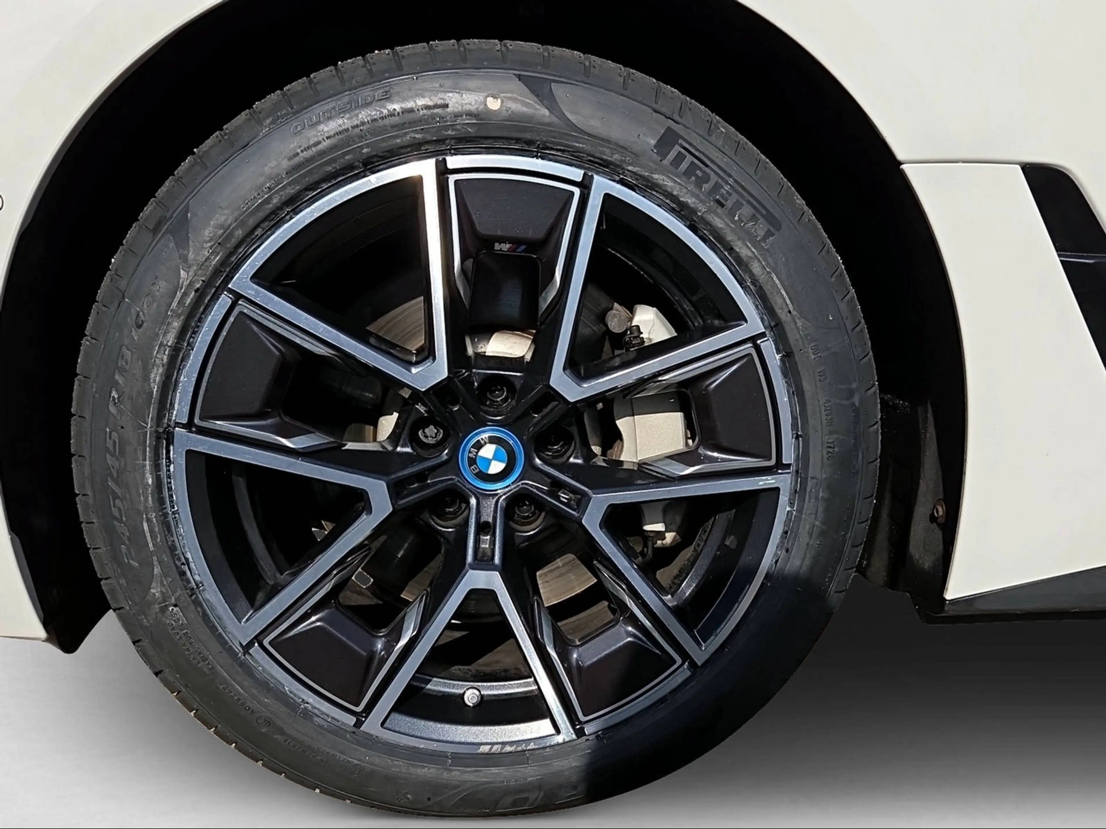 BMW i4 eDrive40 Gran Coupé M-Sportpaket — photo 13