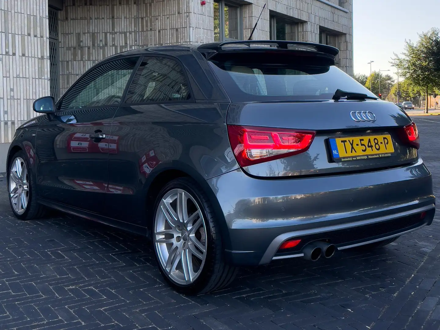 Audi A1 1.4 TFSI S edition Szürke - 2