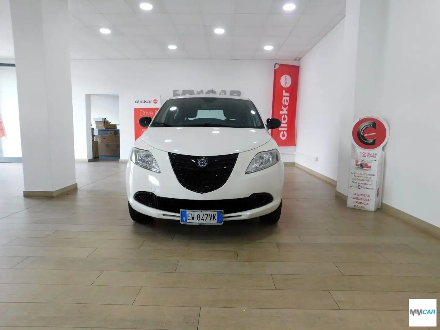Lancia Ypsilon 0.9 T.Air 85 CV 5 porte Metano Ecochic Elefantino Bianco - 2