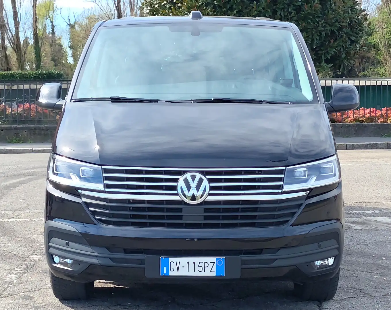 Volkswagen T6.1 Caravelle 2.0 TDI Schwarz - 2