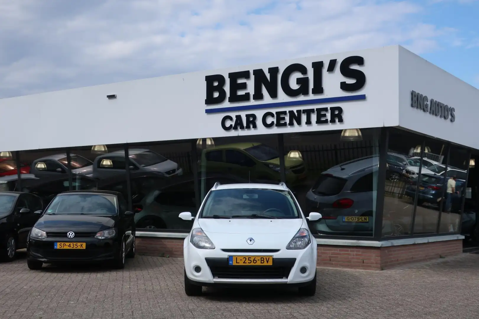 Renault Clio Estate 1.2-16V Authentique CLIMA_NAVI_PDC_DIST-RIE Wit - 2