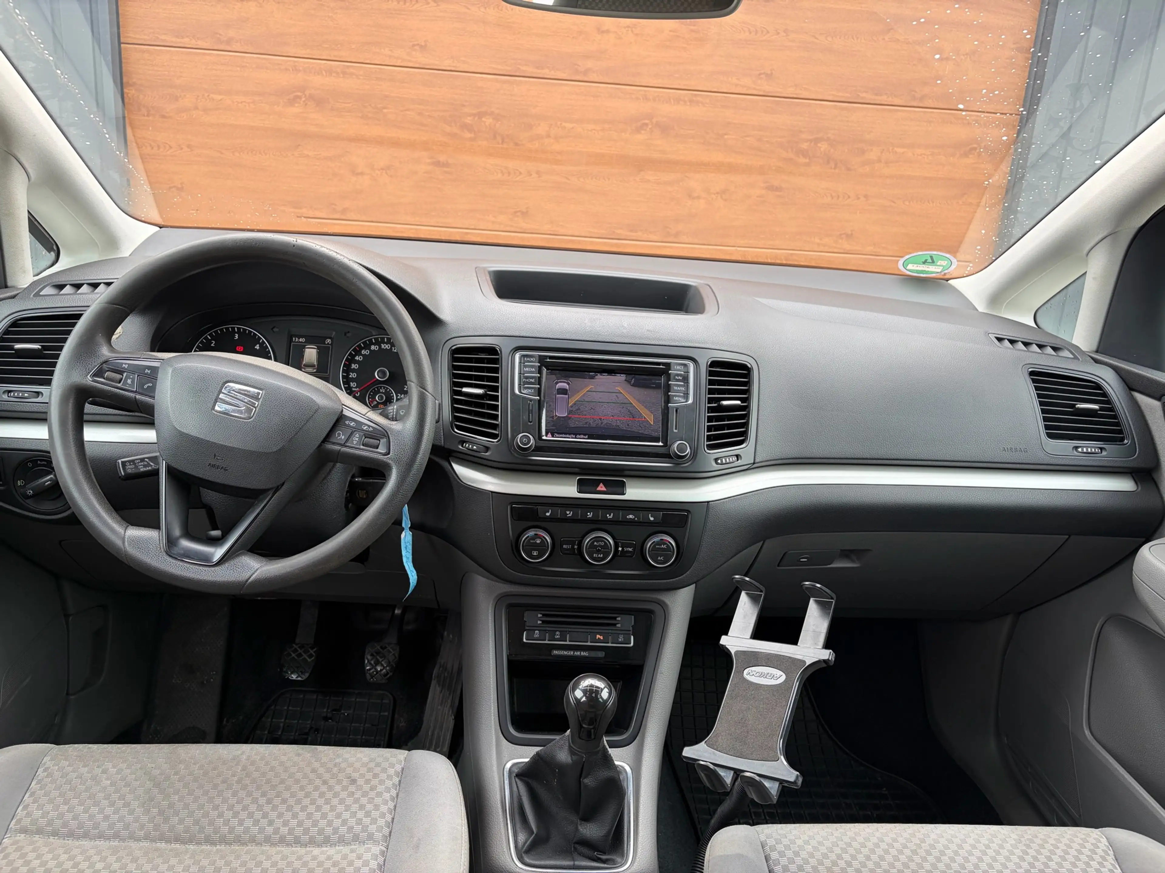 SEAT Alhambra Executive 2,0 TDI CR — photo 10