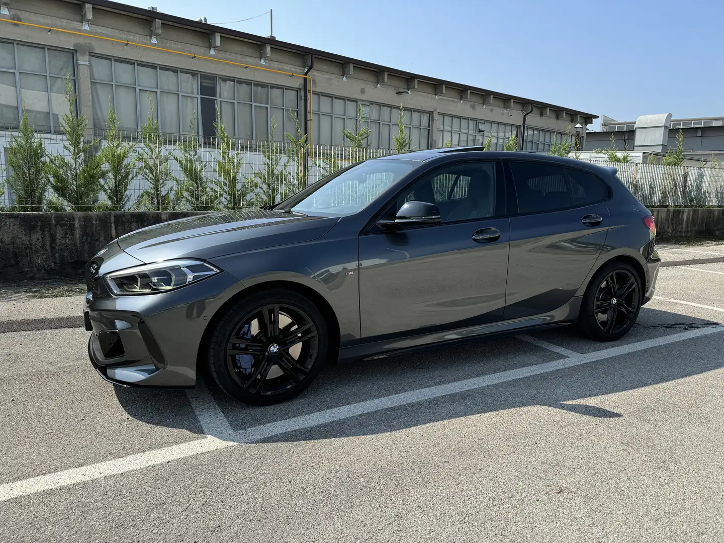 BMW 135 M 135i xdrive auto Серый - 1