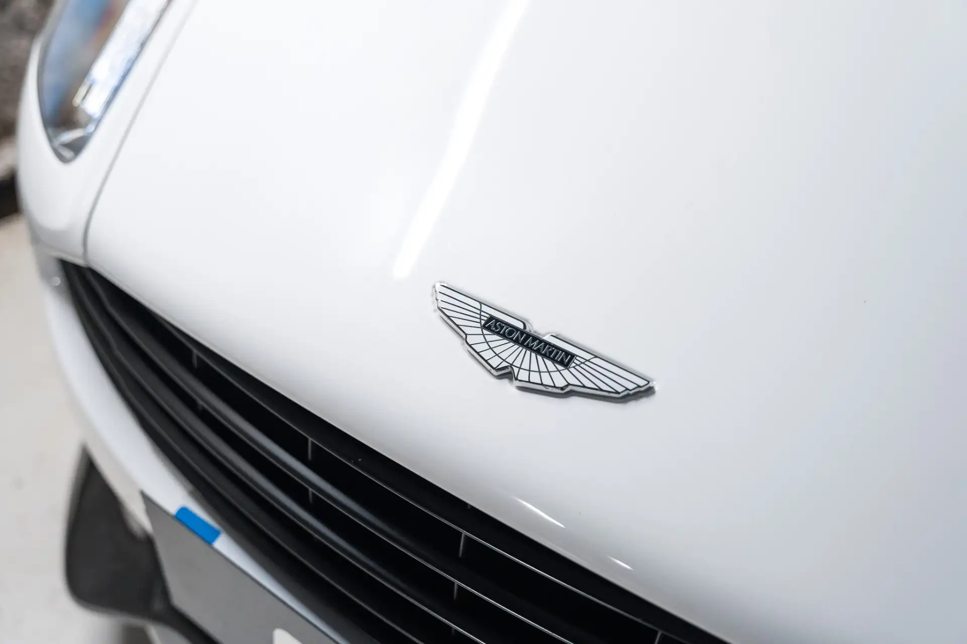 애스턴마틴 뱅퀴시 Coupe 2013 흰색 사진 4