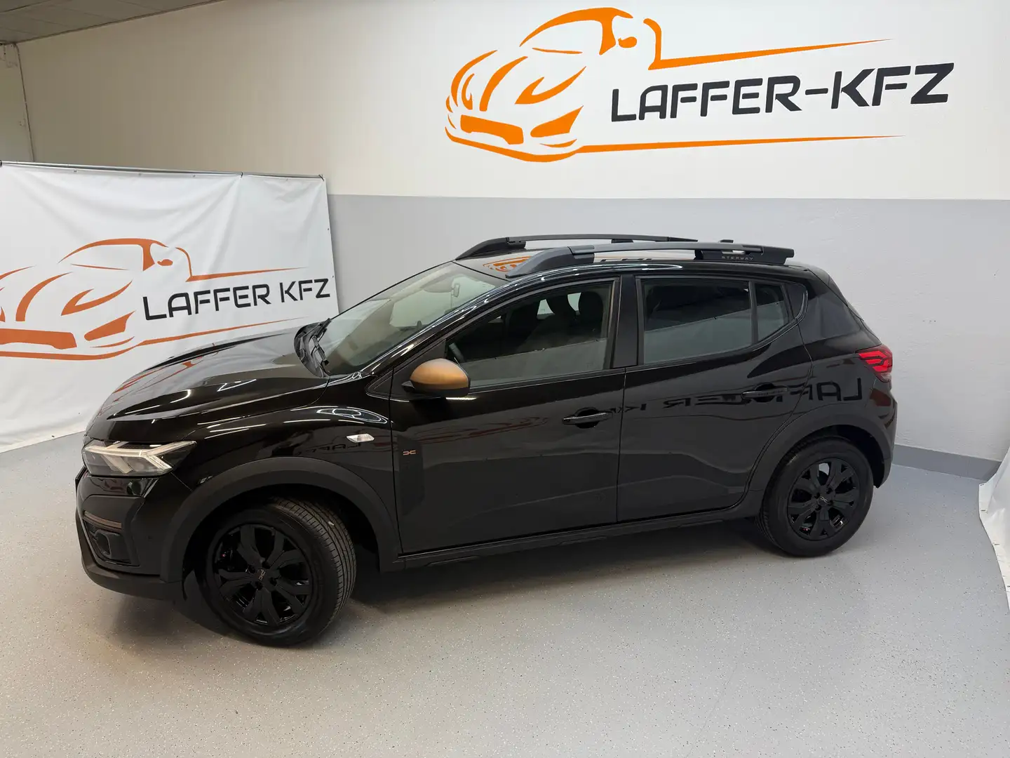 Dacia Sandero Stepway Extreme TCe 90 KLIMAAUTO SITZHZG TEMP Schwarz - 2