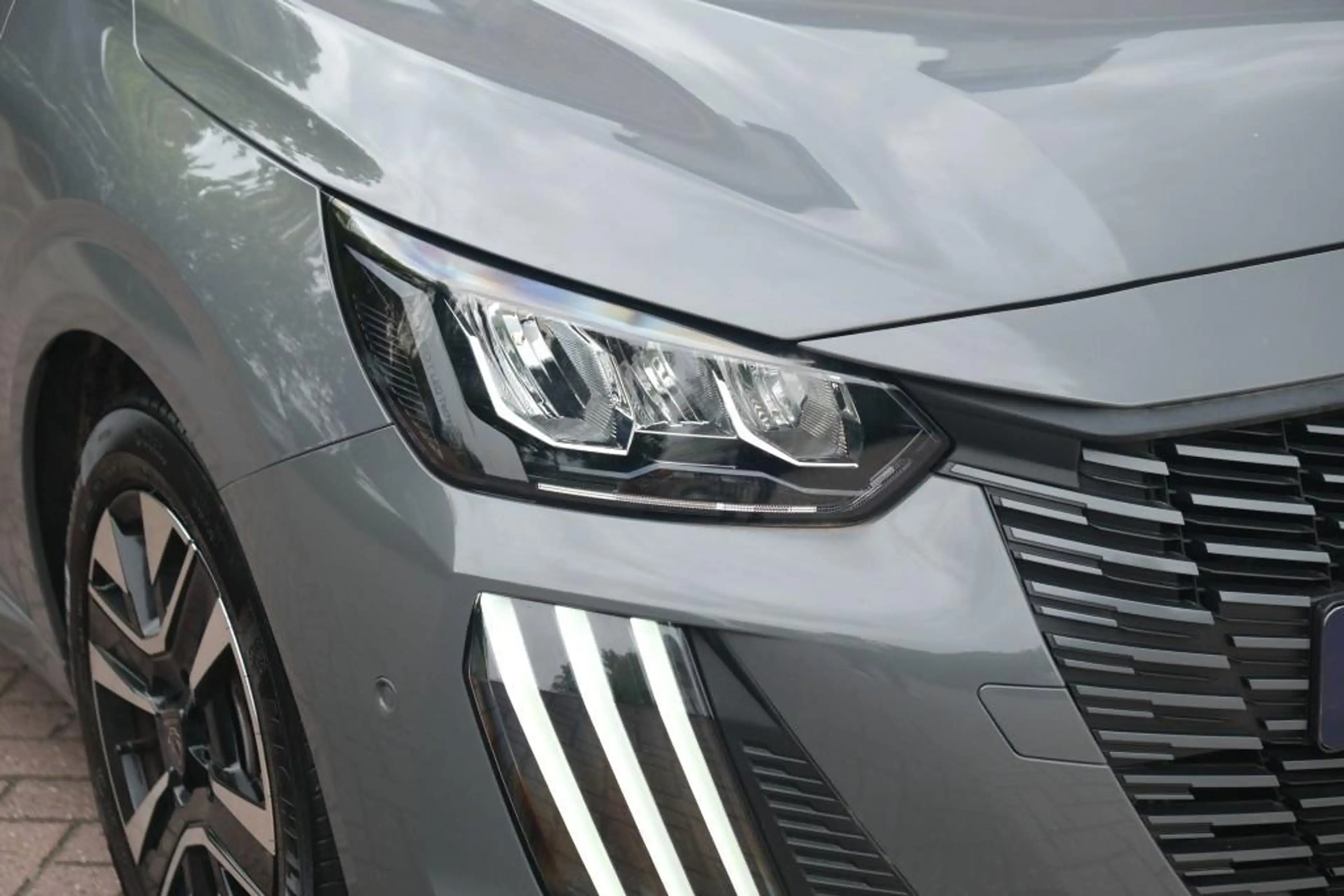Peugeot 208 1.2 PureTech 100pk Allure - Navigatiesysteem - App — photo 2