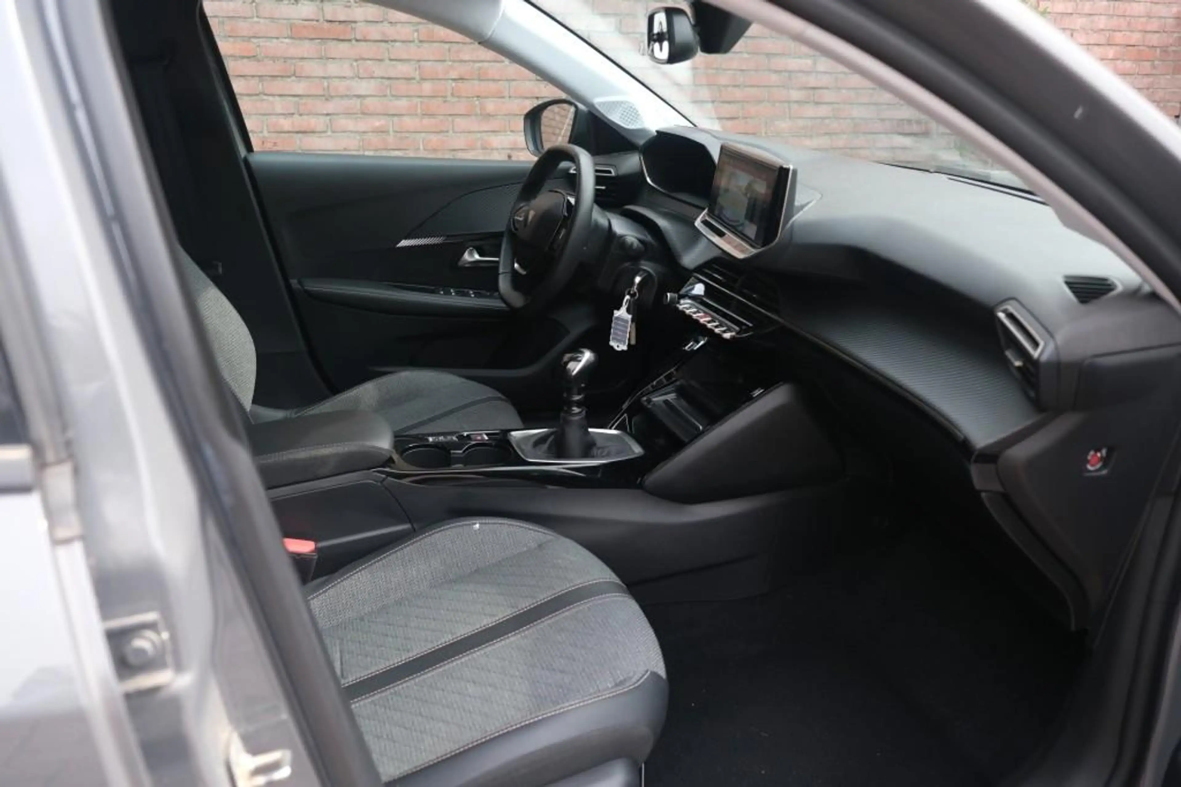 Peugeot 208 1.2 PureTech 100pk Allure - Navigatiesysteem - App — photo 4