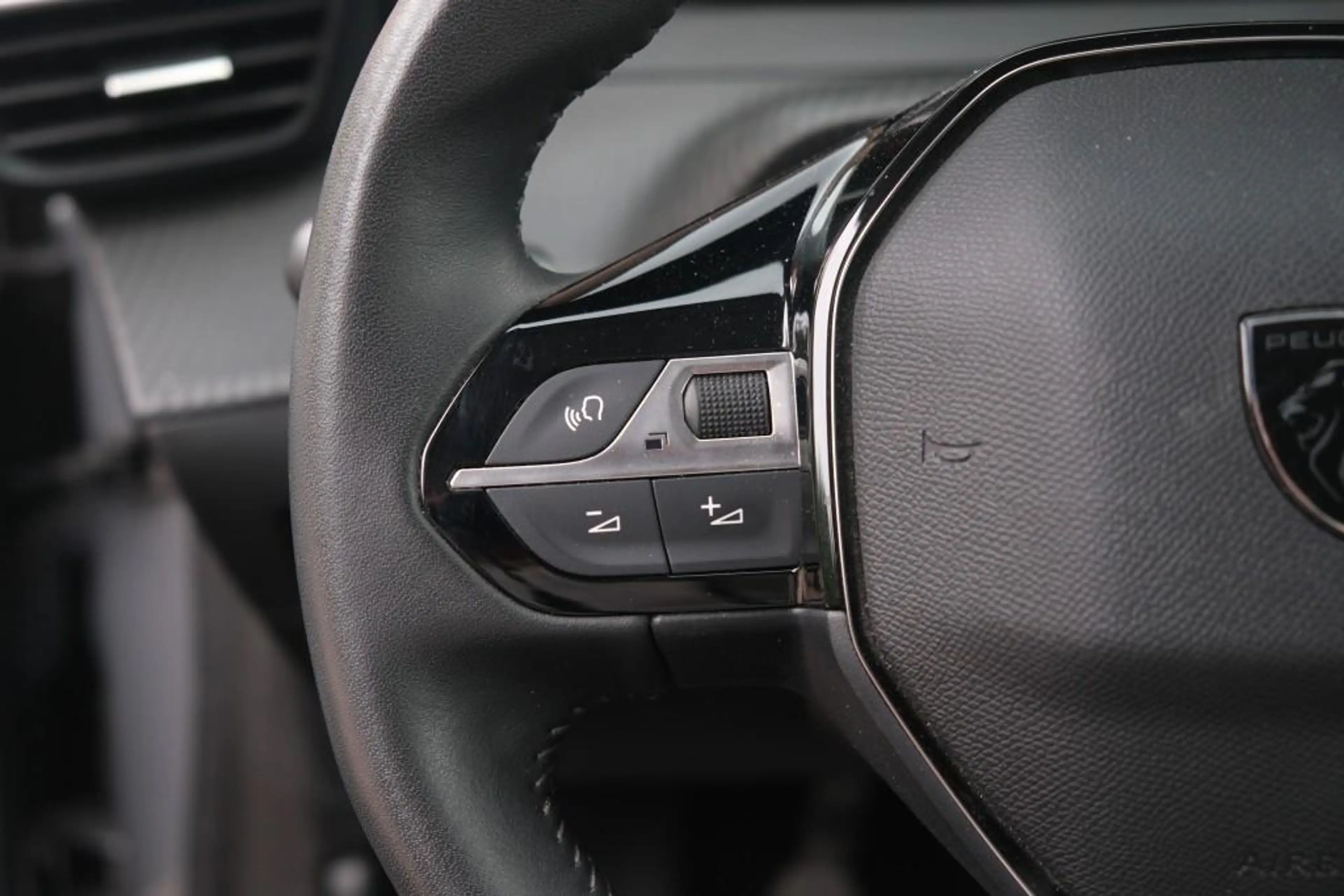 Peugeot 208 1.2 PureTech 100pk Allure - Navigatiesysteem - App — photo 8