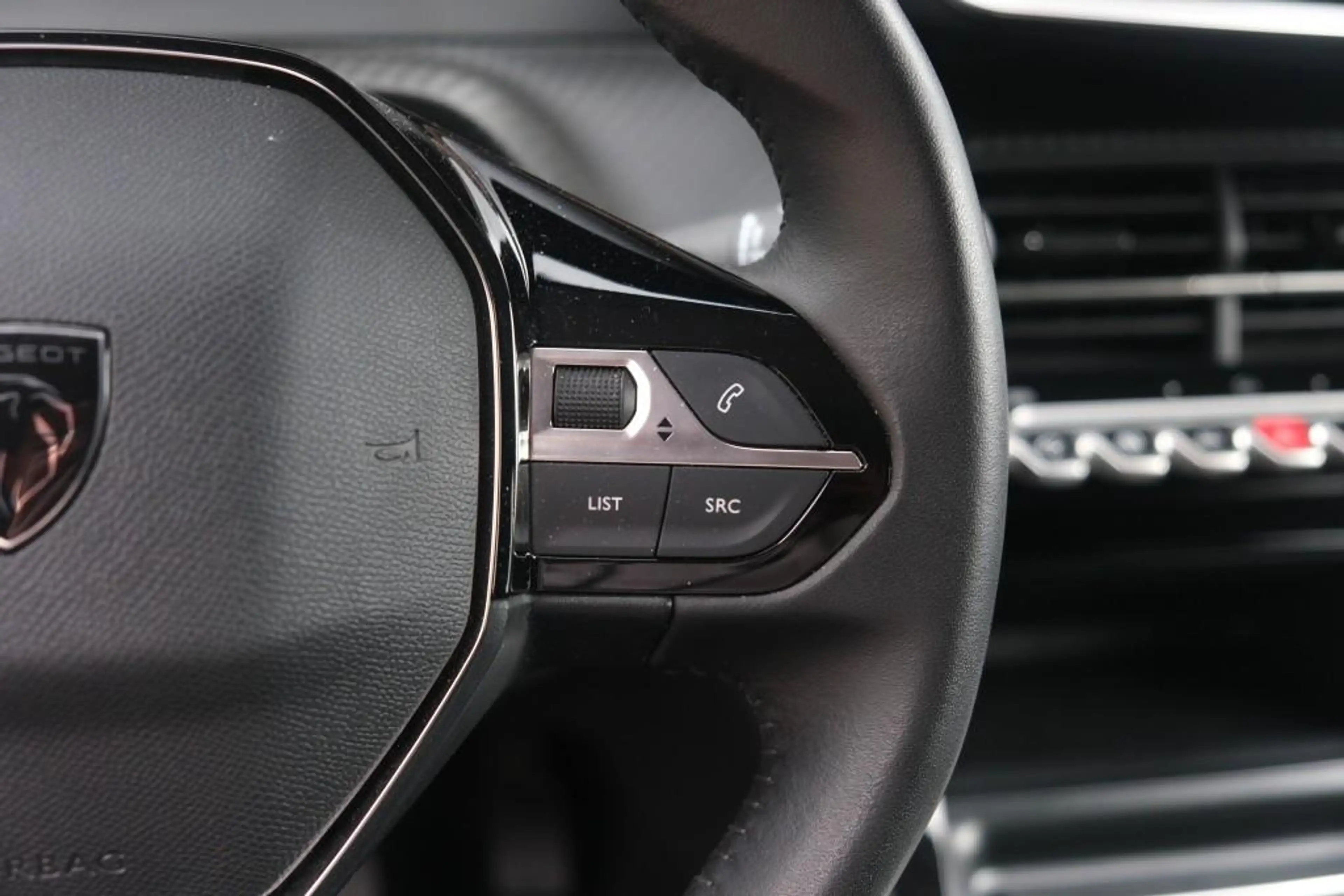 Peugeot 208 1.2 PureTech 100pk Allure - Navigatiesysteem - App — photo 9