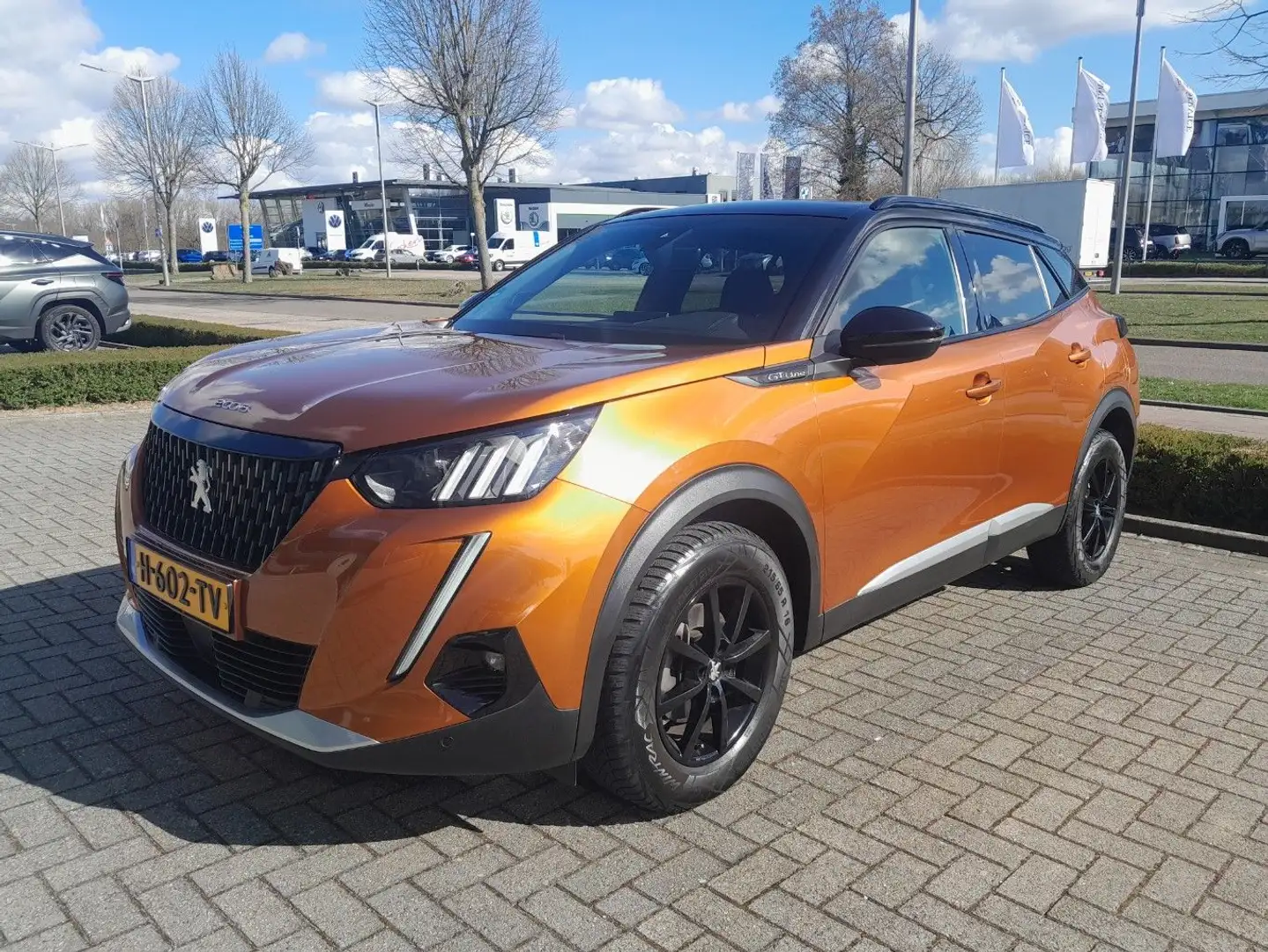 Peugeot 2008 1.2 Puretech 130pk EAT8 GT-Line i-Cockpit 3D | Hig Orange - 1
