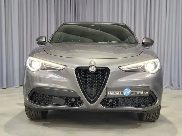 Alfa Romeo Stelvio view 5