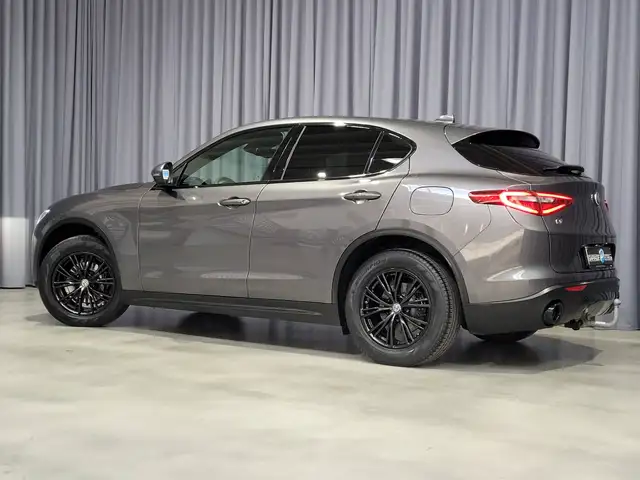 Alfa Romeo Stelvio view 3