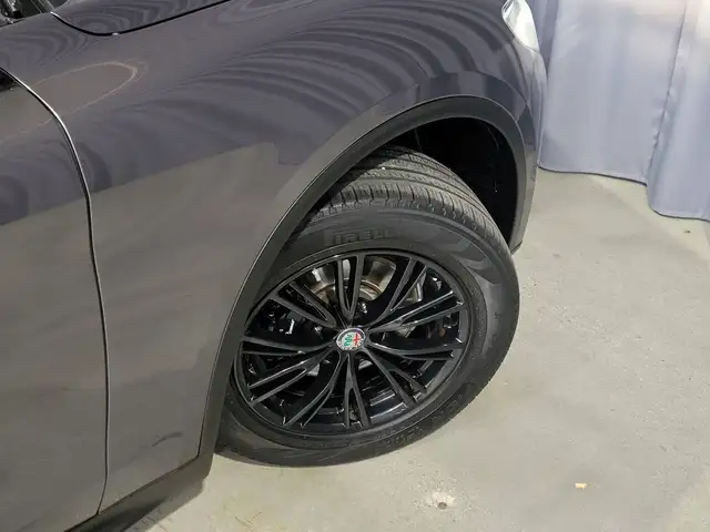 Alfa Romeo Stelvio view 7