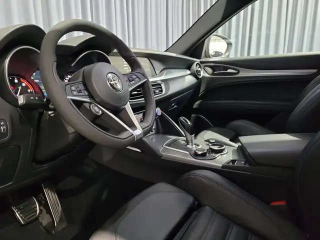 Alfa Romeo Stelvio view 15
