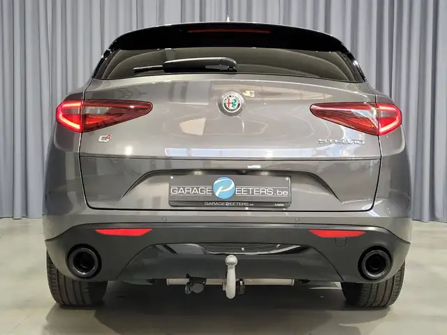 Alfa Romeo Stelvio view 4