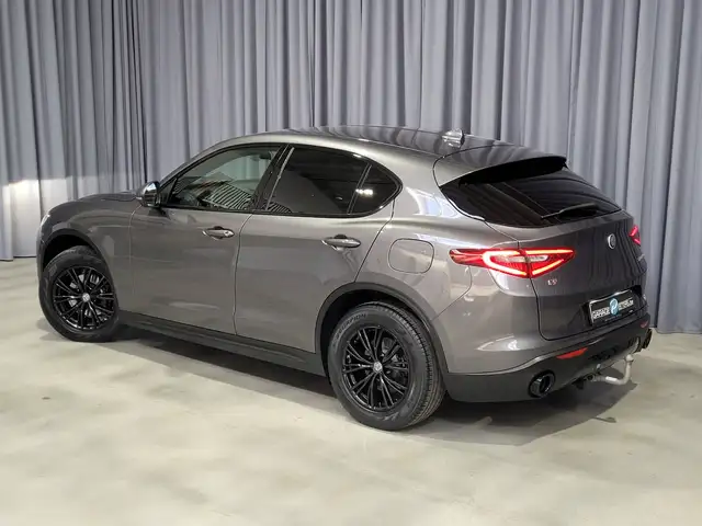 Alfa Romeo Stelvio view 8